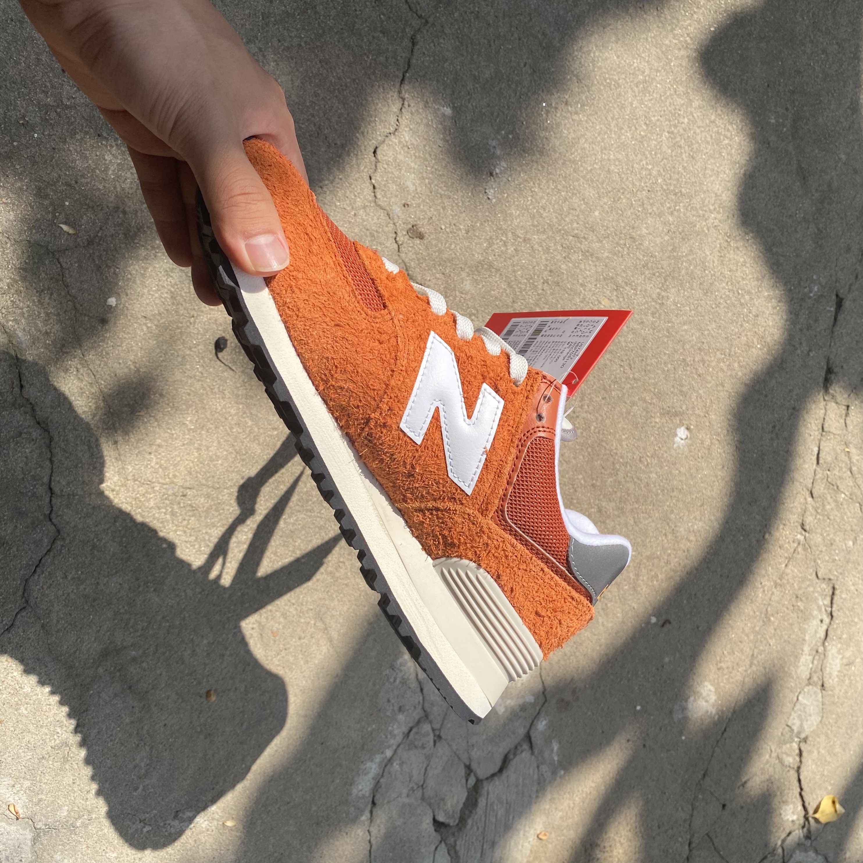 New Balance 574 Heritage Orange Burst White 착용 스타일