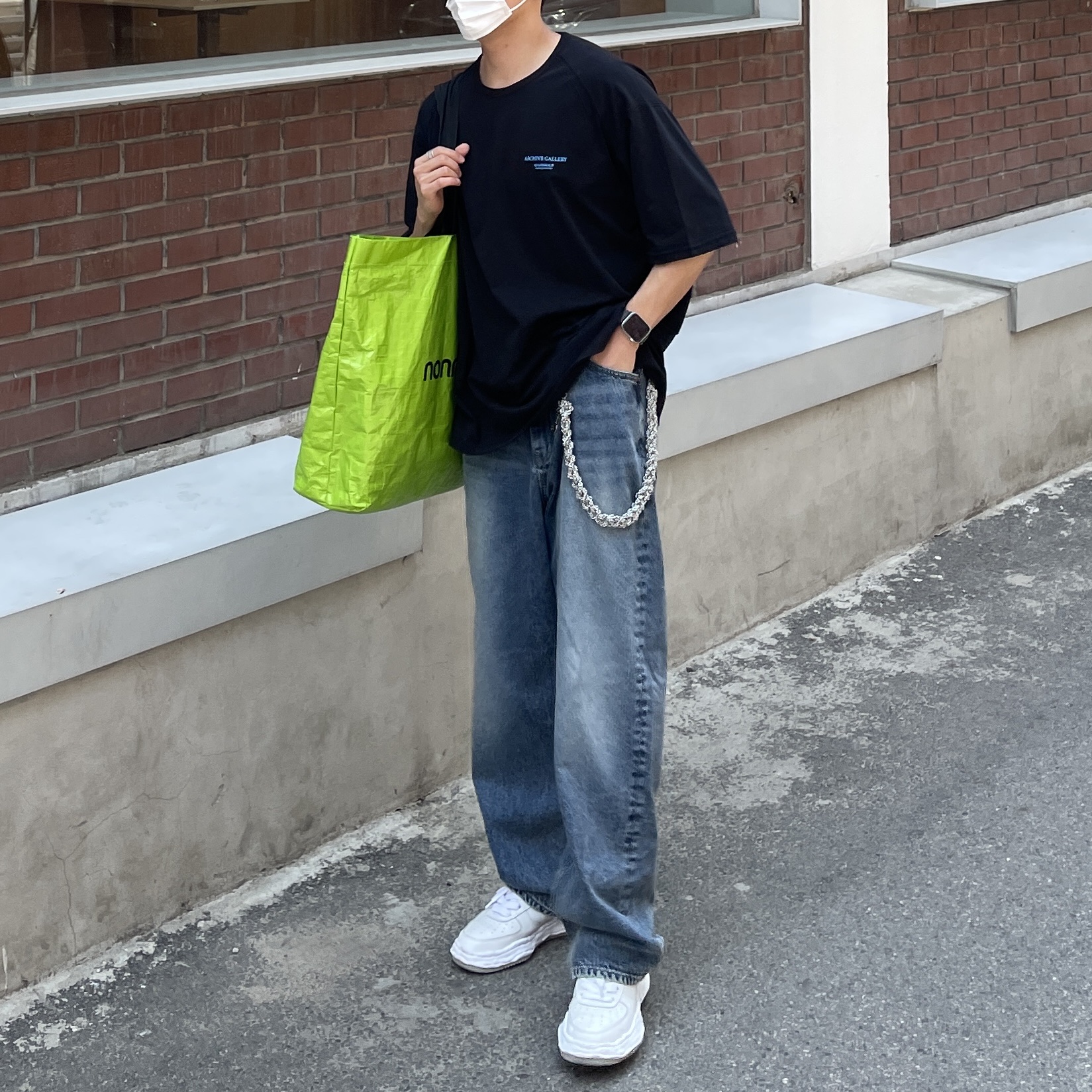 Maison Mihara Yasuhiro Wayne OG Sole Leather Low-top Sneakers White 착용 스타일 - 3
