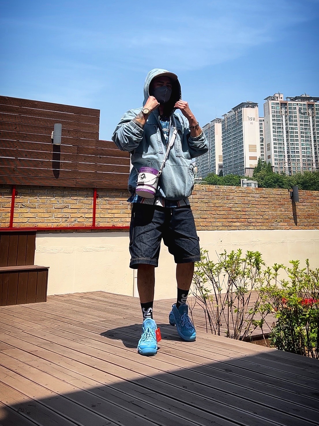 Supreme x Nike ACG Denim Pullover Washed Blue - 22FW, Supreme x Nike Lightweight Crew Socks Black (1 Pack) 착용 스타일 - 3