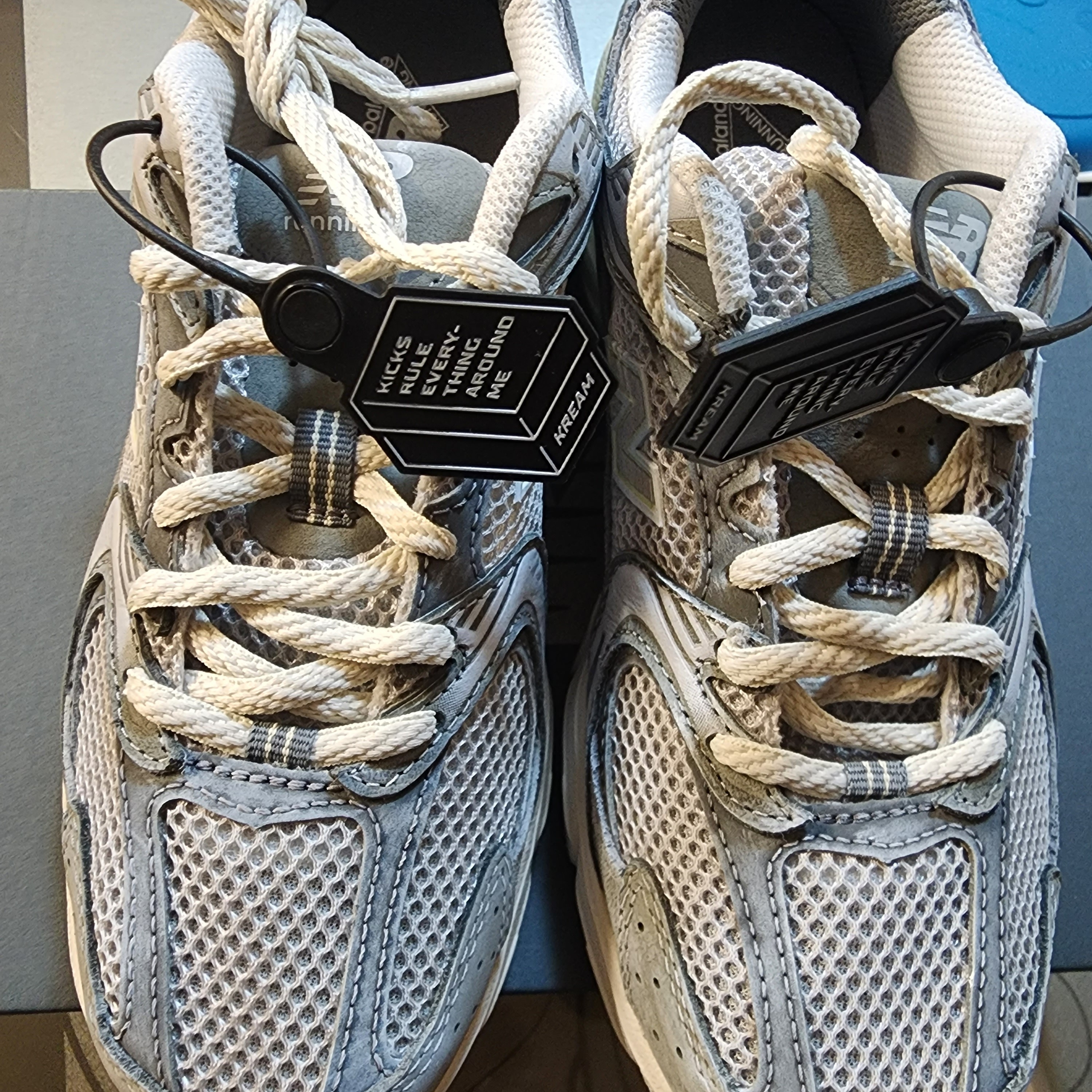 New Balance 530 Premium Vintage Grey Matter 착용 스타일 - 2