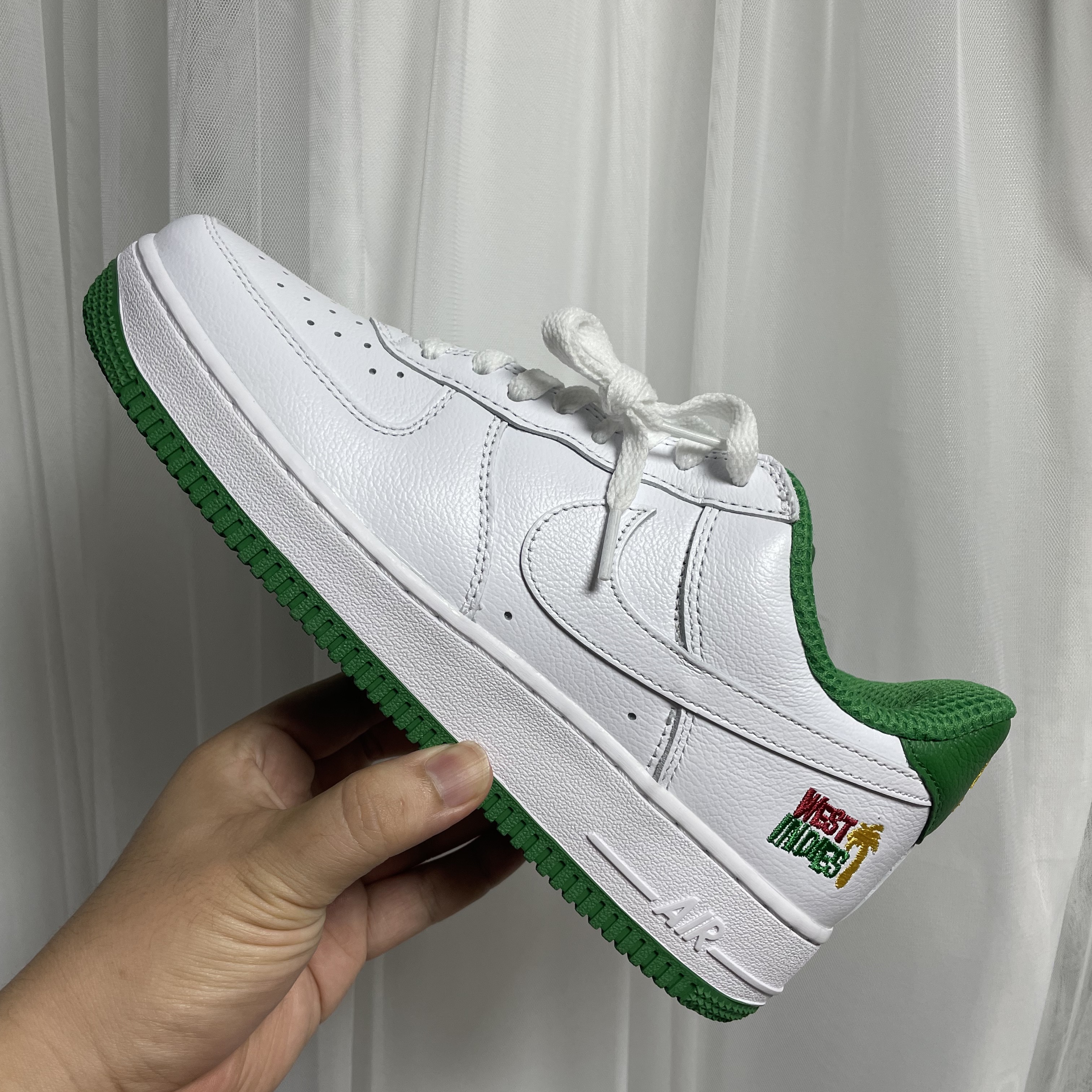 Nike Air Force 1 Low Retro QS West Indies Classic Green 착용 스타일