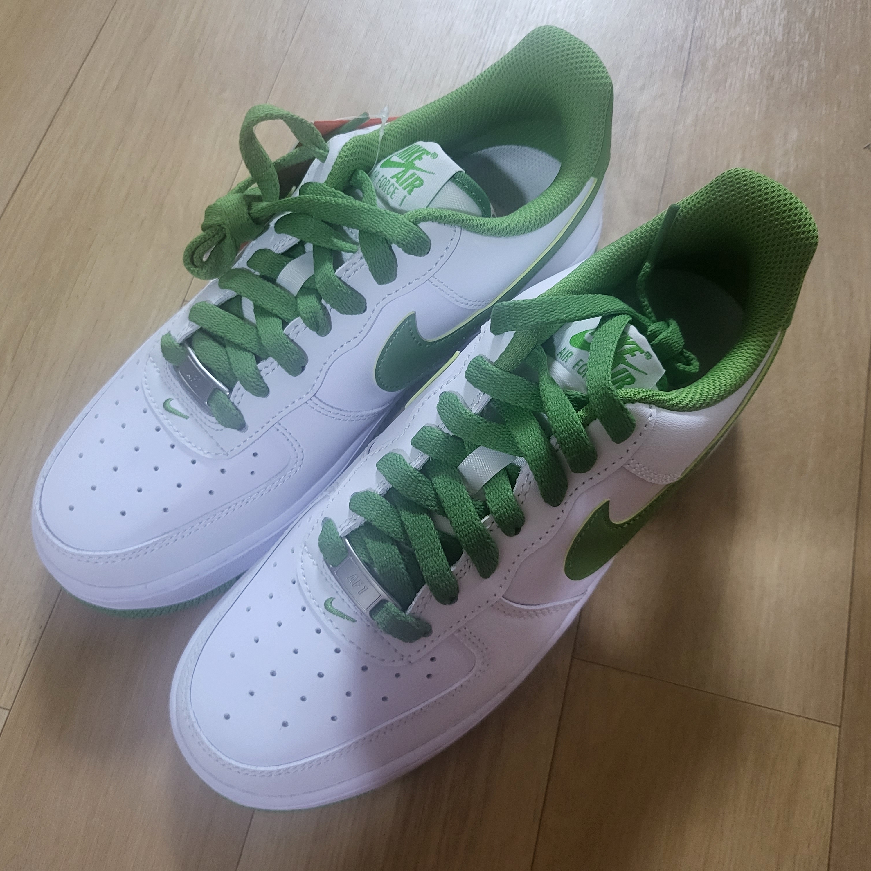 Nike Air Force 1 Low '07 White Chlorophyll 착용 스타일 - 1