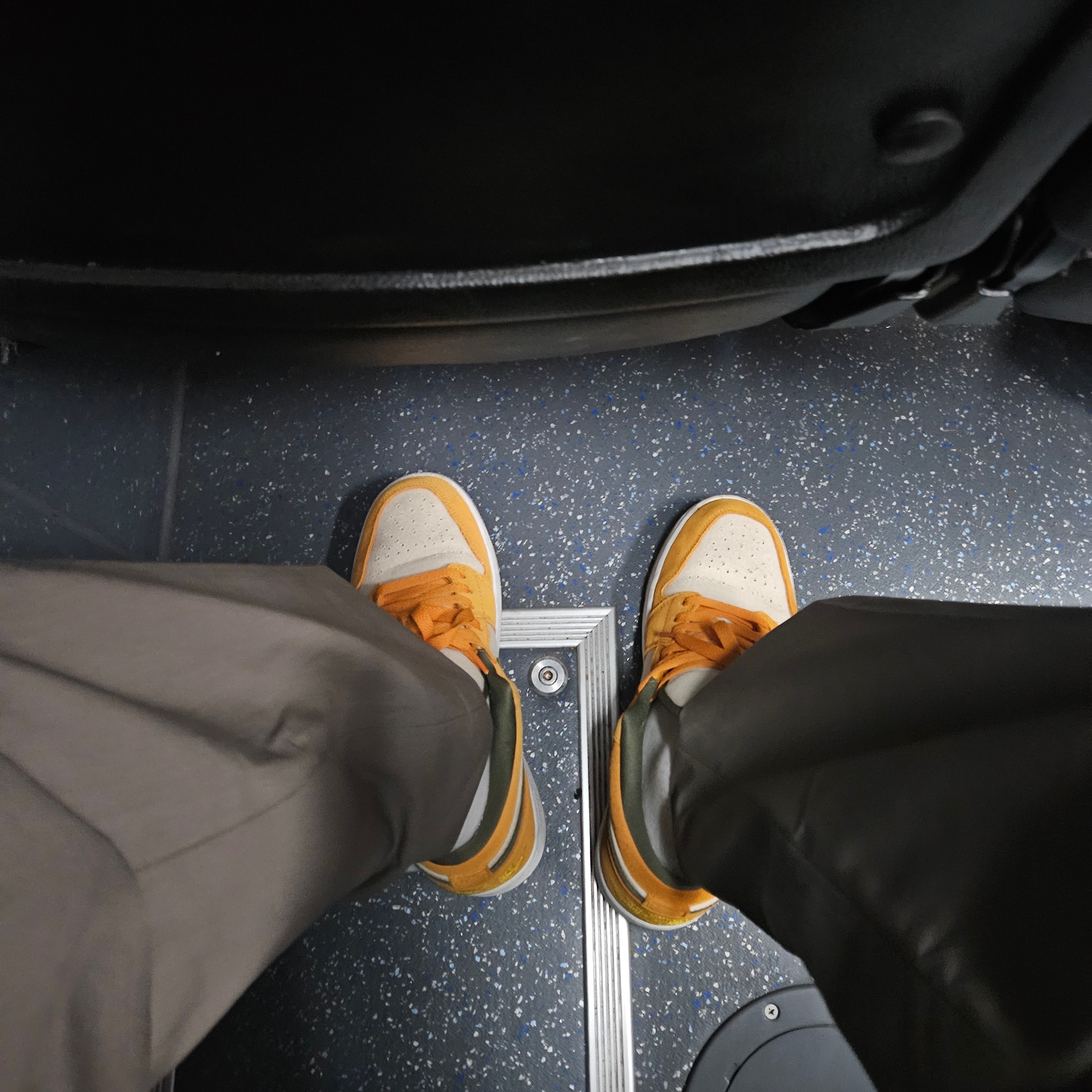 Jordan 1 Low SE Light Curry 착용 스타일