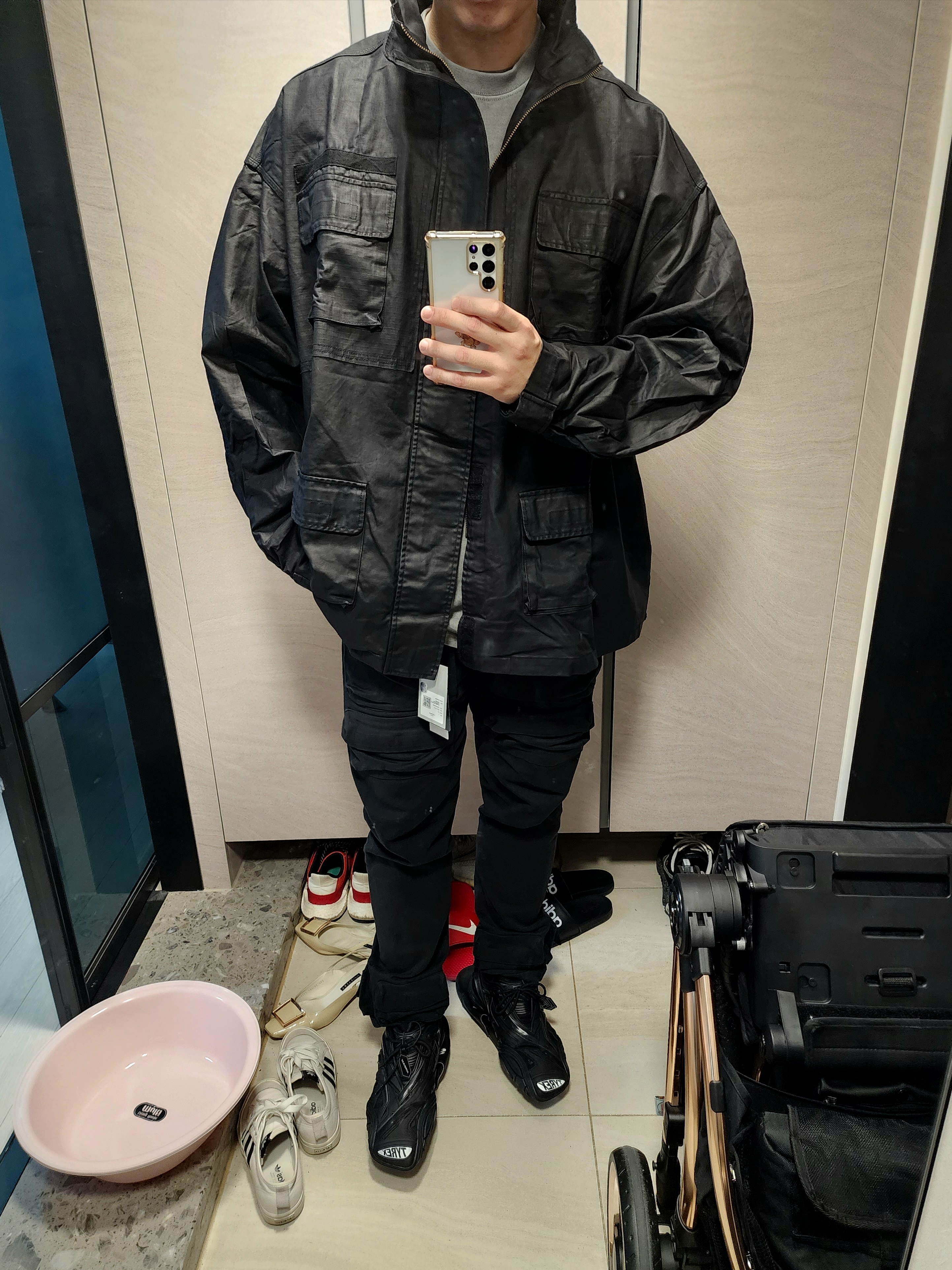 Undermycar Kaoruma Vintage Coated Oversized M65 Jacket Dirty Black - 23SS, Balenciaga Tyrex Sneakers Black 착용 스타일 - 1