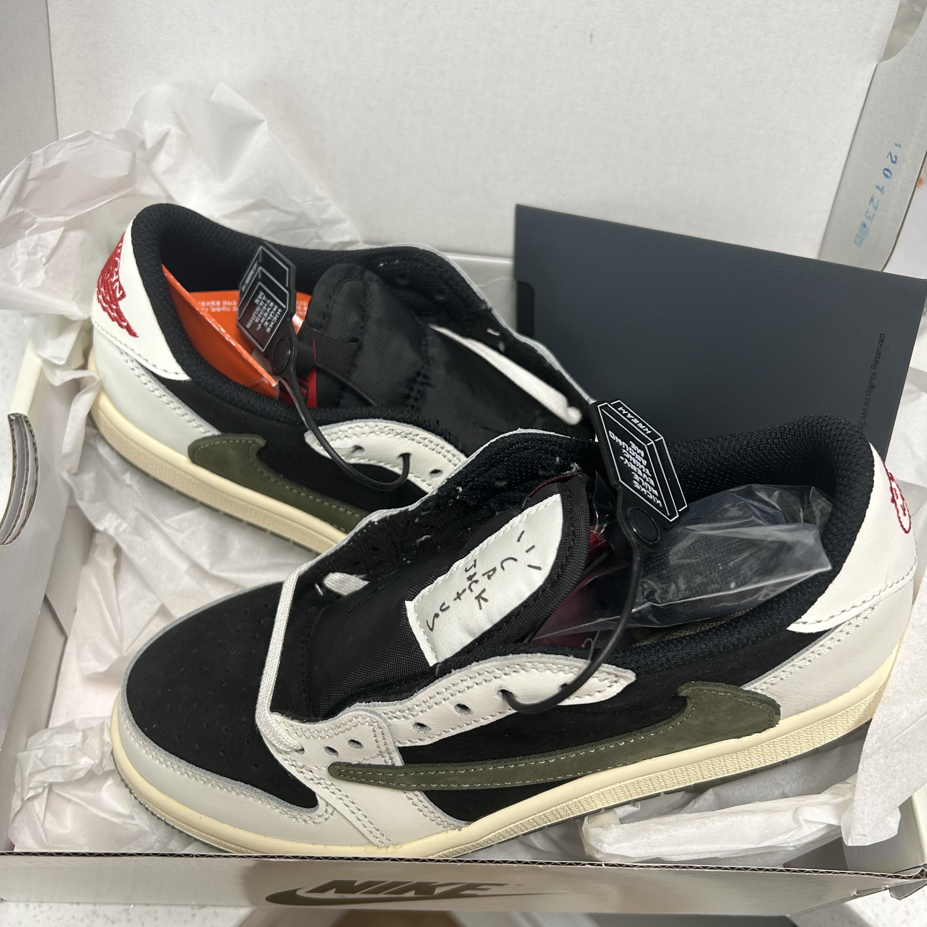 (PS) Jordan 1 x Travis Scott Retro Low OG SP Medium Olive 착용 스타일