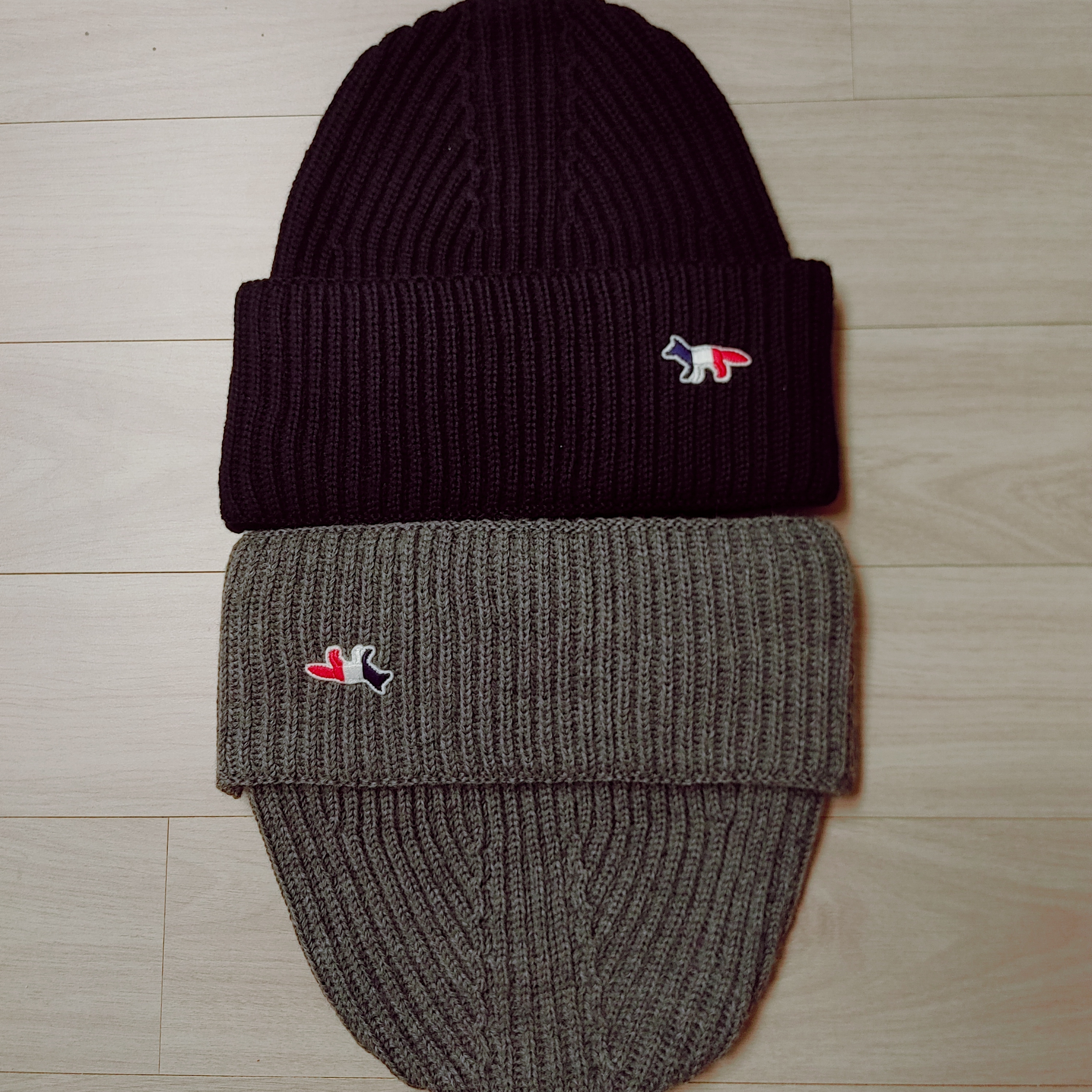 Maison Kitsune Tricolor Fox Patch Ribbed Beanie Navy 착용 스타일