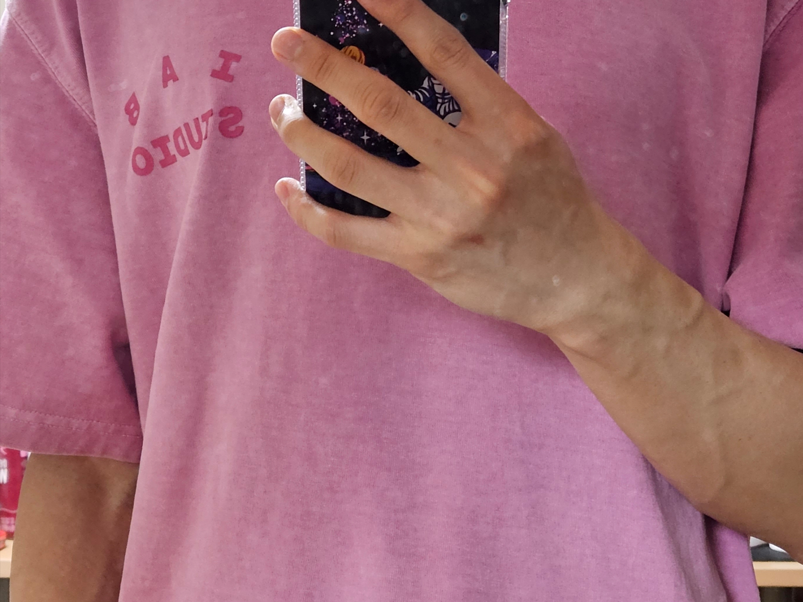 IAB Studio Pigment T-Shirt Magenta 착용 스타일