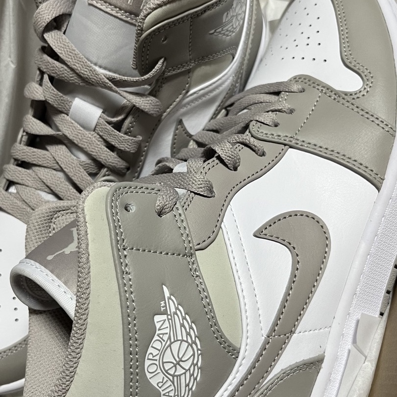 Jordan 1 Mid College Grey 착용 스타일