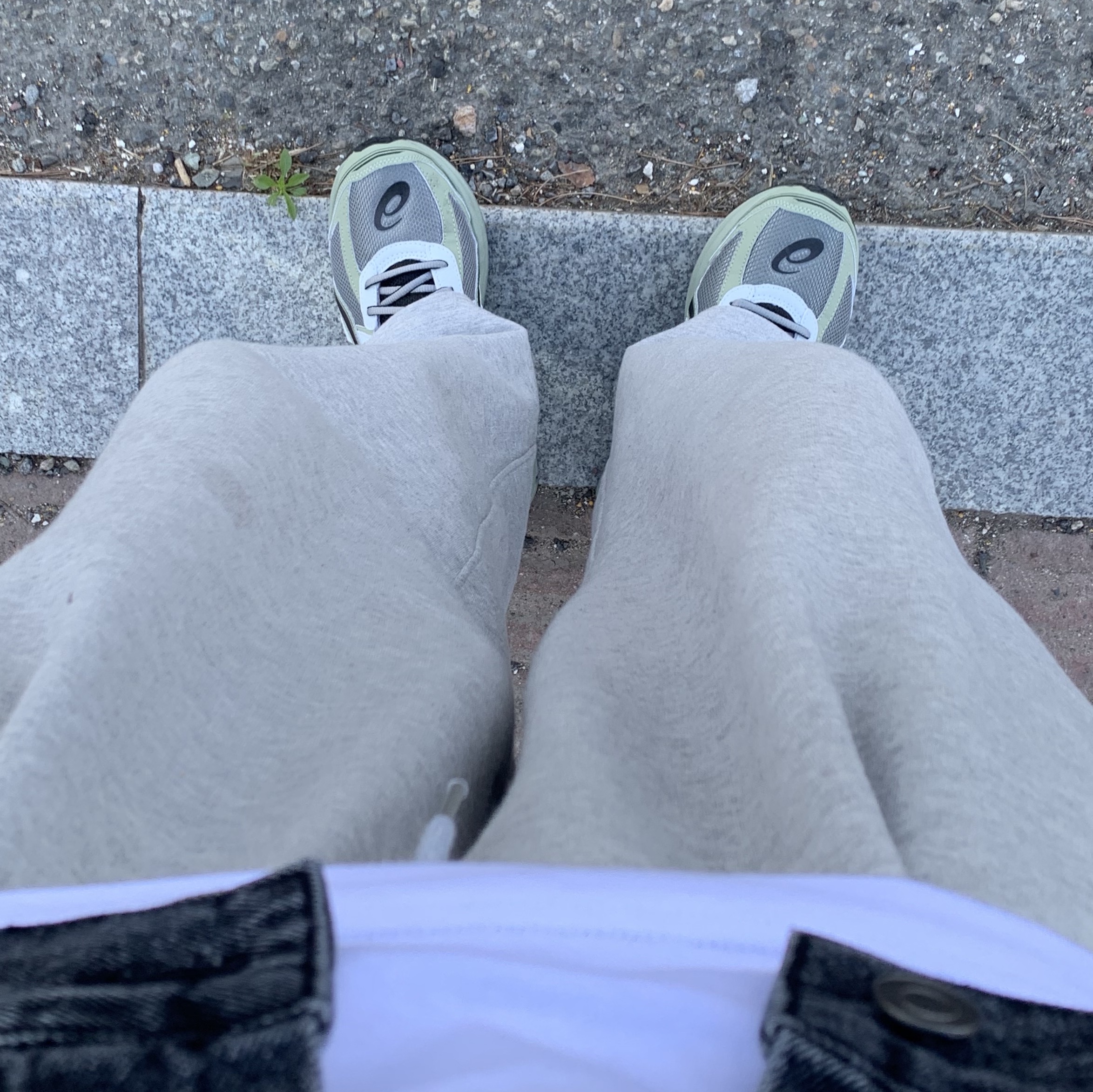 Asics Jog 100 S Sheet Rock - 2E Wide 착용 스타일 - 2