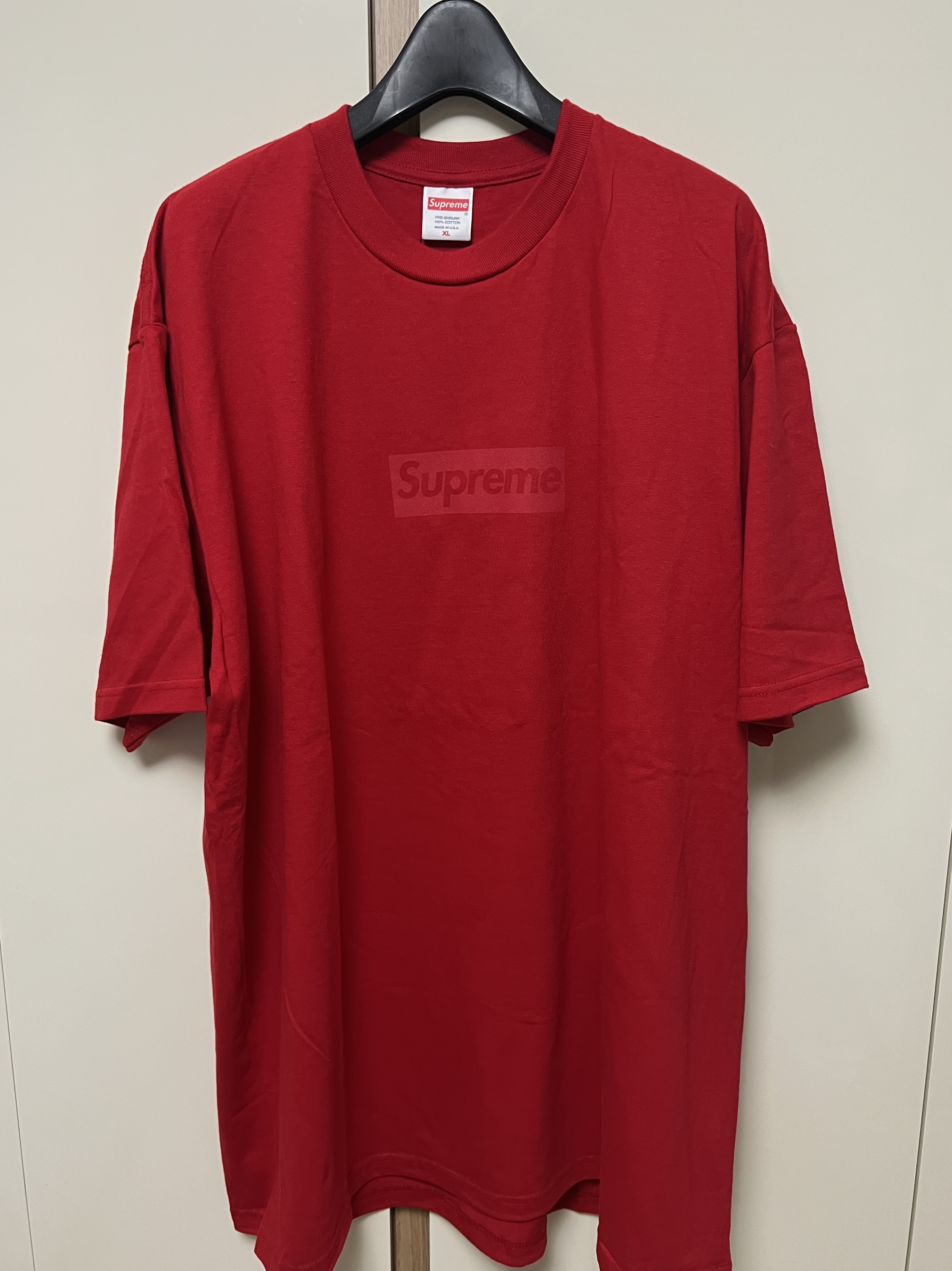 Supreme Tonal Box Logo T-Shirt Red - 23SS 착용 스타일 - 1