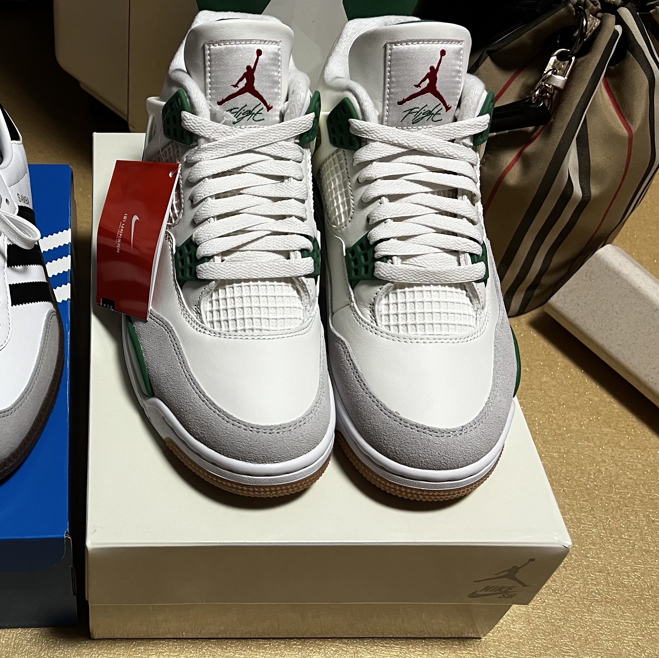 Jordan 4 x Nike SB Retro SP Pine Green 착용 스타일