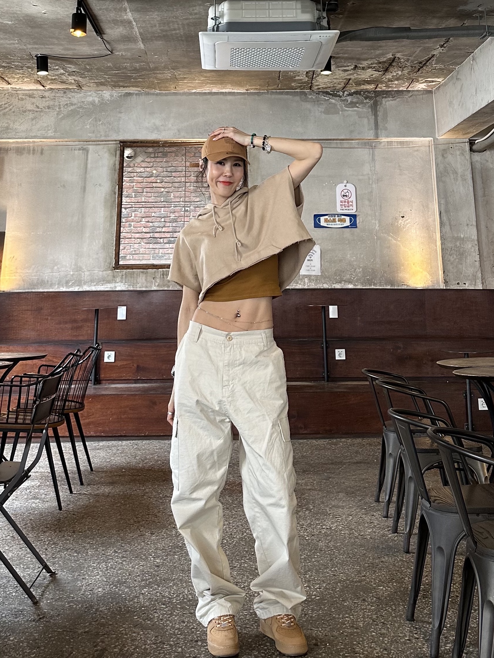 Nike x Supreme Air Force 1 Low Flax, Apple Watch Nike SE 44mm GPS Space Gray Aluminum Case with Nike Sport Band Anthracite Black (Korean Ver.) 착용 스타일 - 1