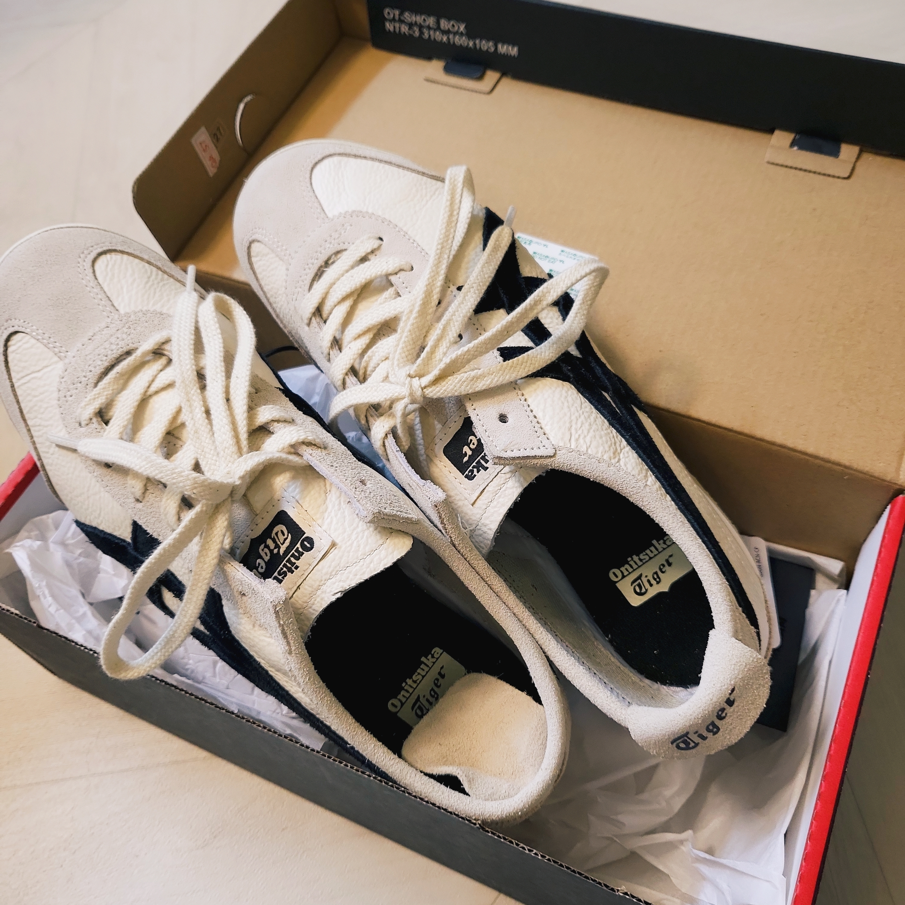 Onitsuka Tiger Mexico 66 Vintage White Black 착용 스타일
