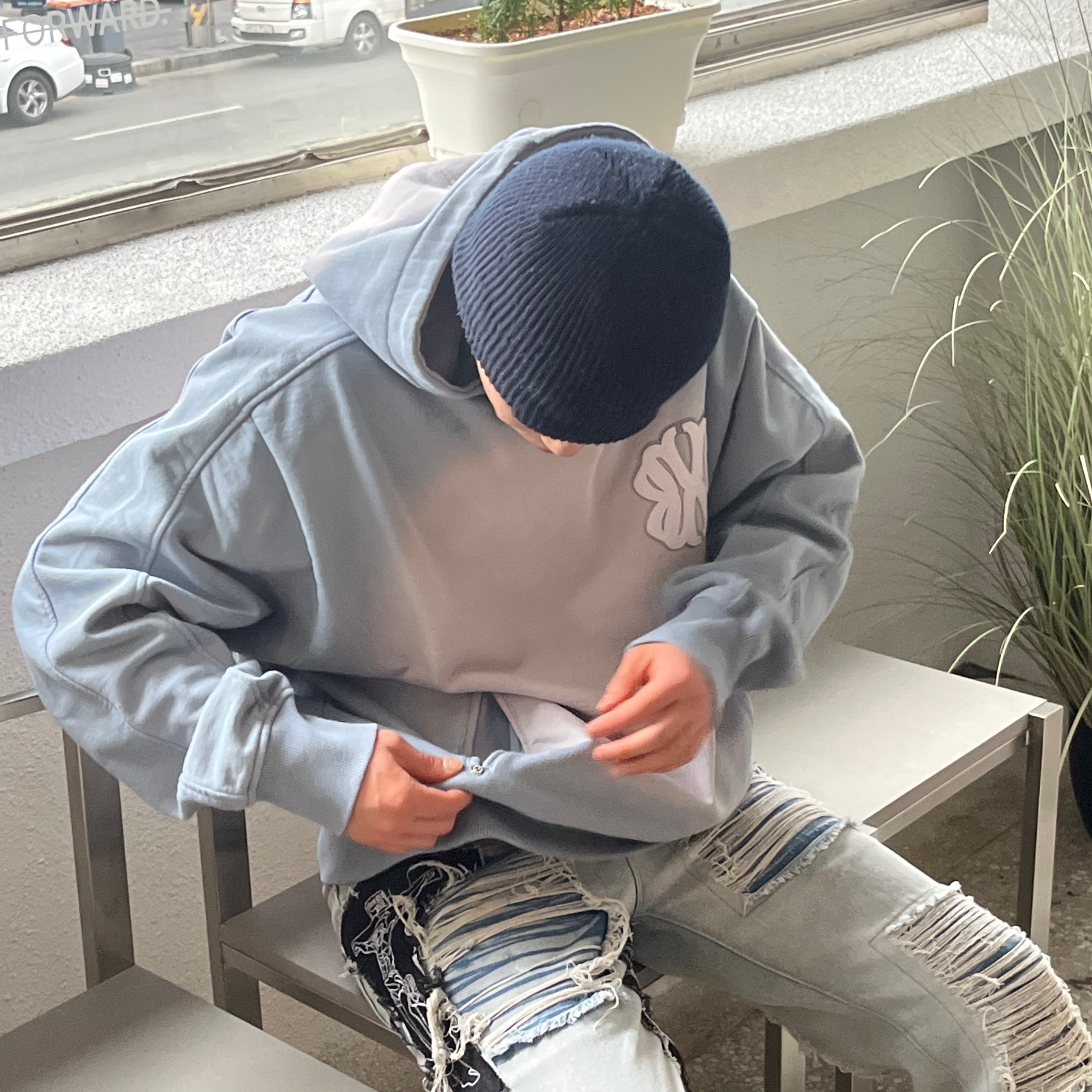 조던 1 x 트래비스 스캇 x 프라그먼트 레트로 로우 OG SP 밀리터리 블루 착용 스타일 - 2