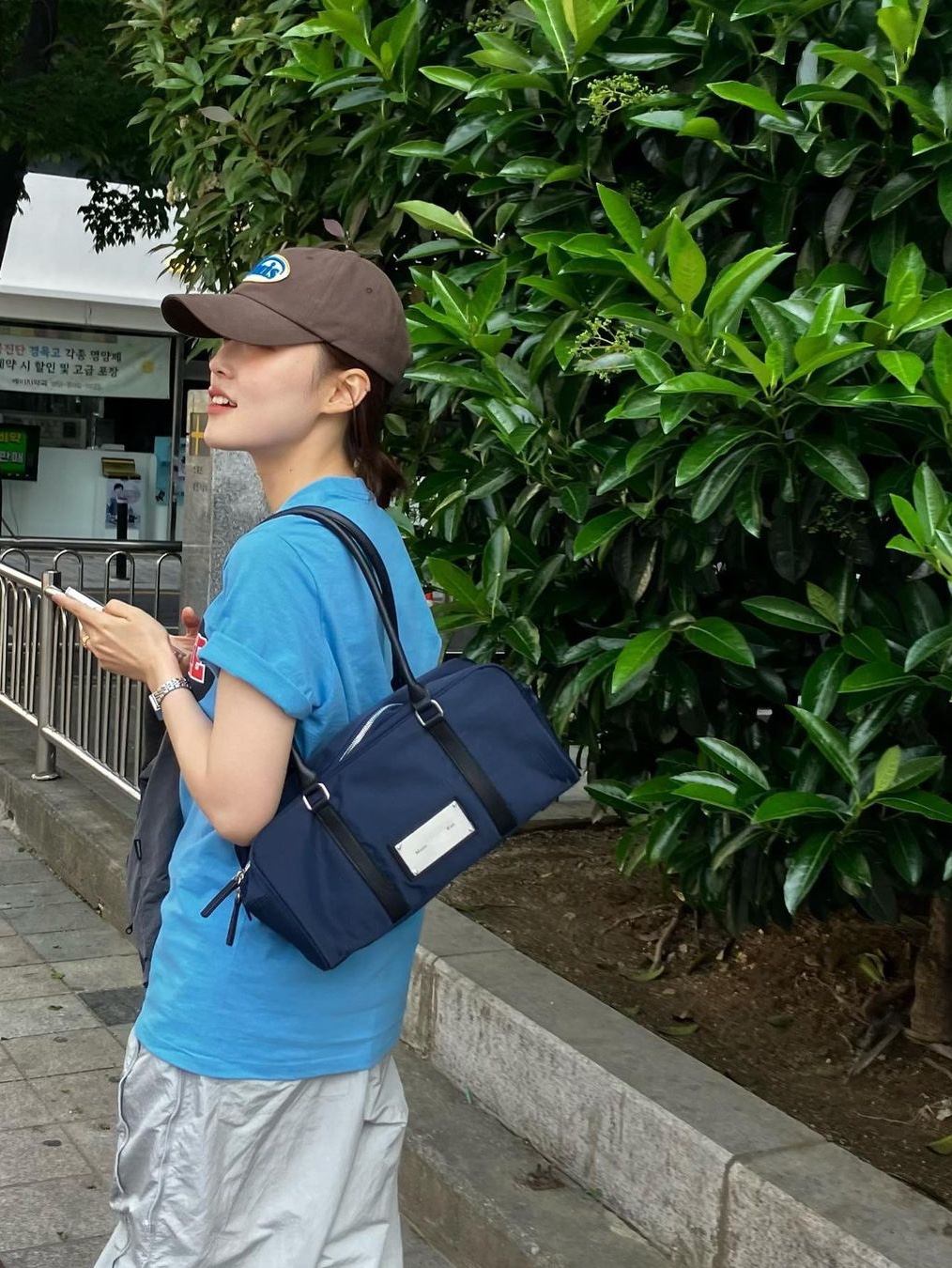 마뗑킴 스포티 토트백 네이비, 마뗑킴 스포티 토트백 블랙 착용 스타일