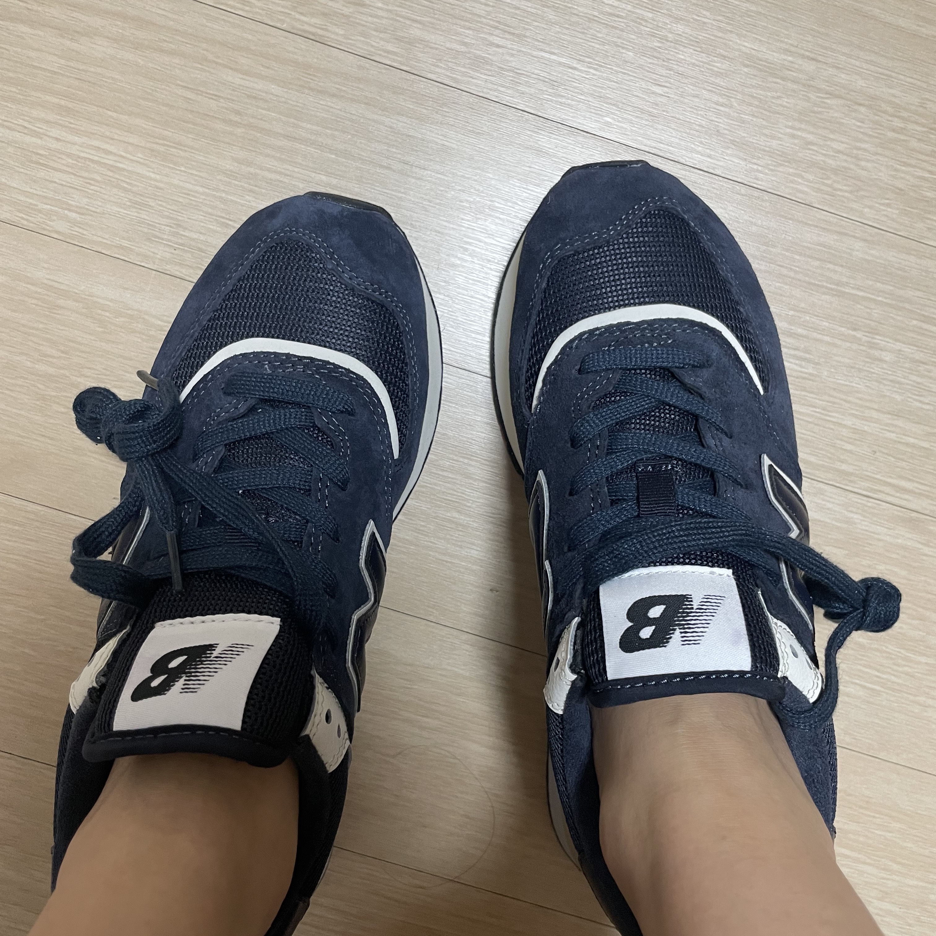 New Balance 574 Legacy Blue Navy 착용 스타일