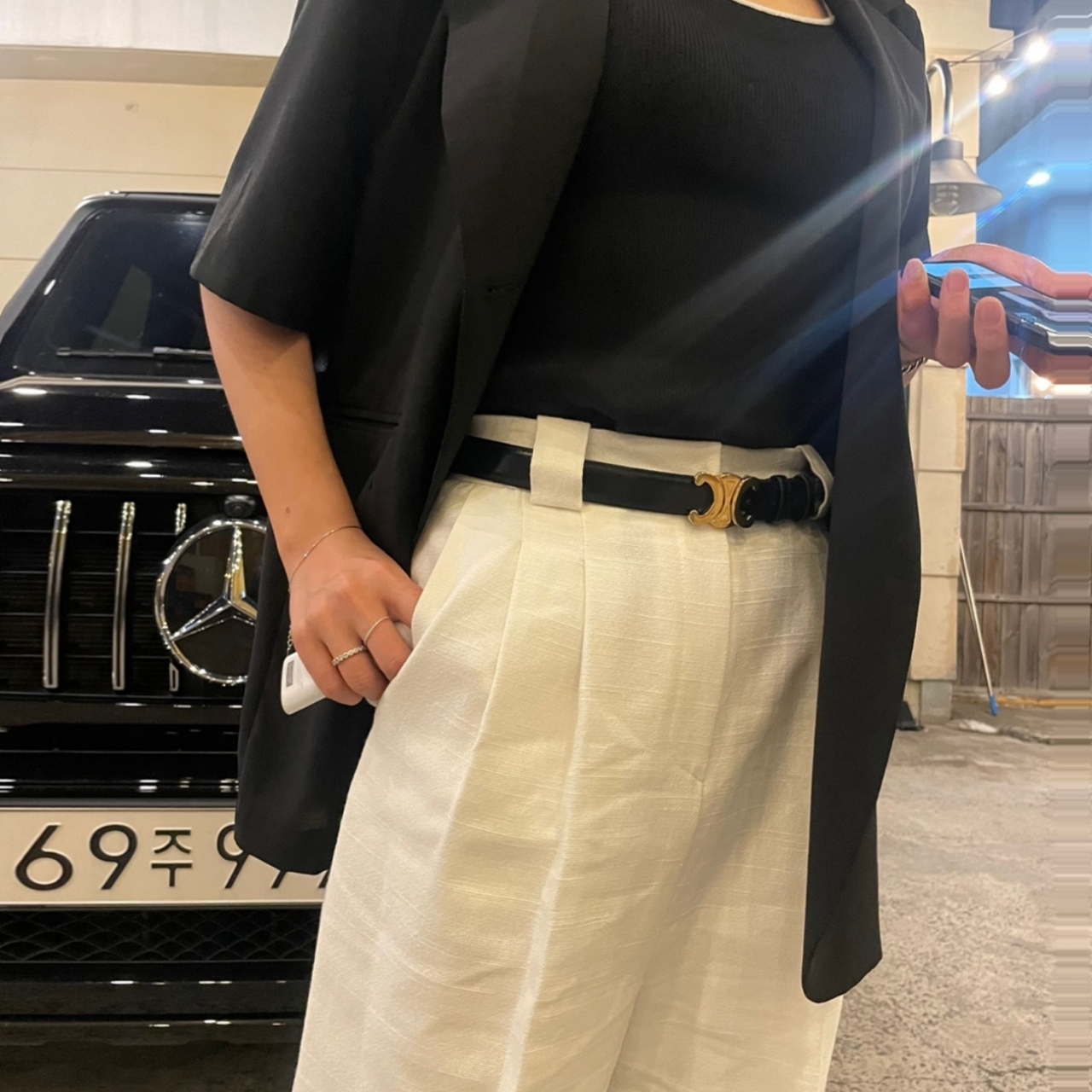 (W) Celine Medium Triomphe Belt in Taurillon Leather Black 착용 스타일