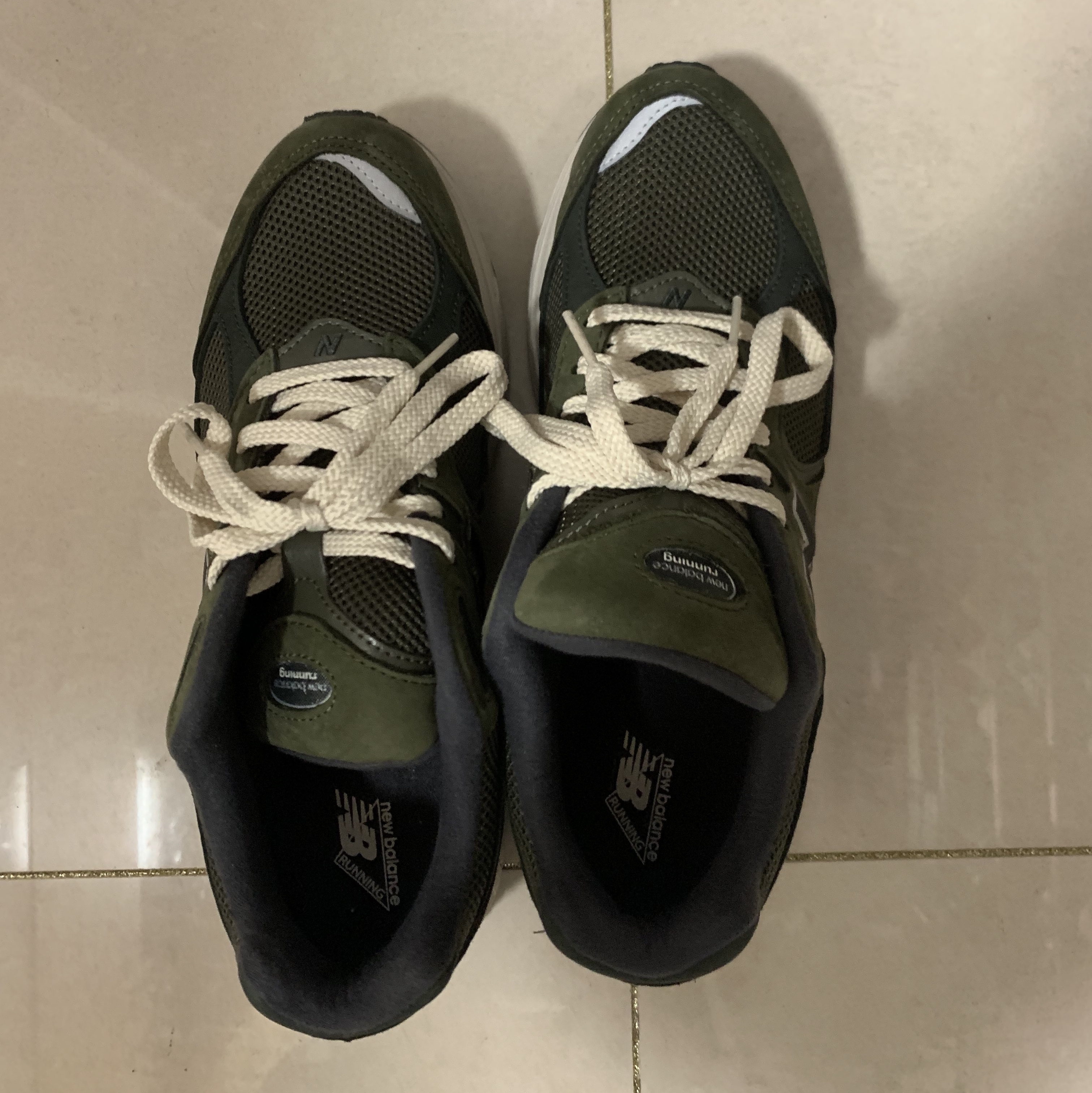 New Balance 2002R Grape Leaf 착용 스타일