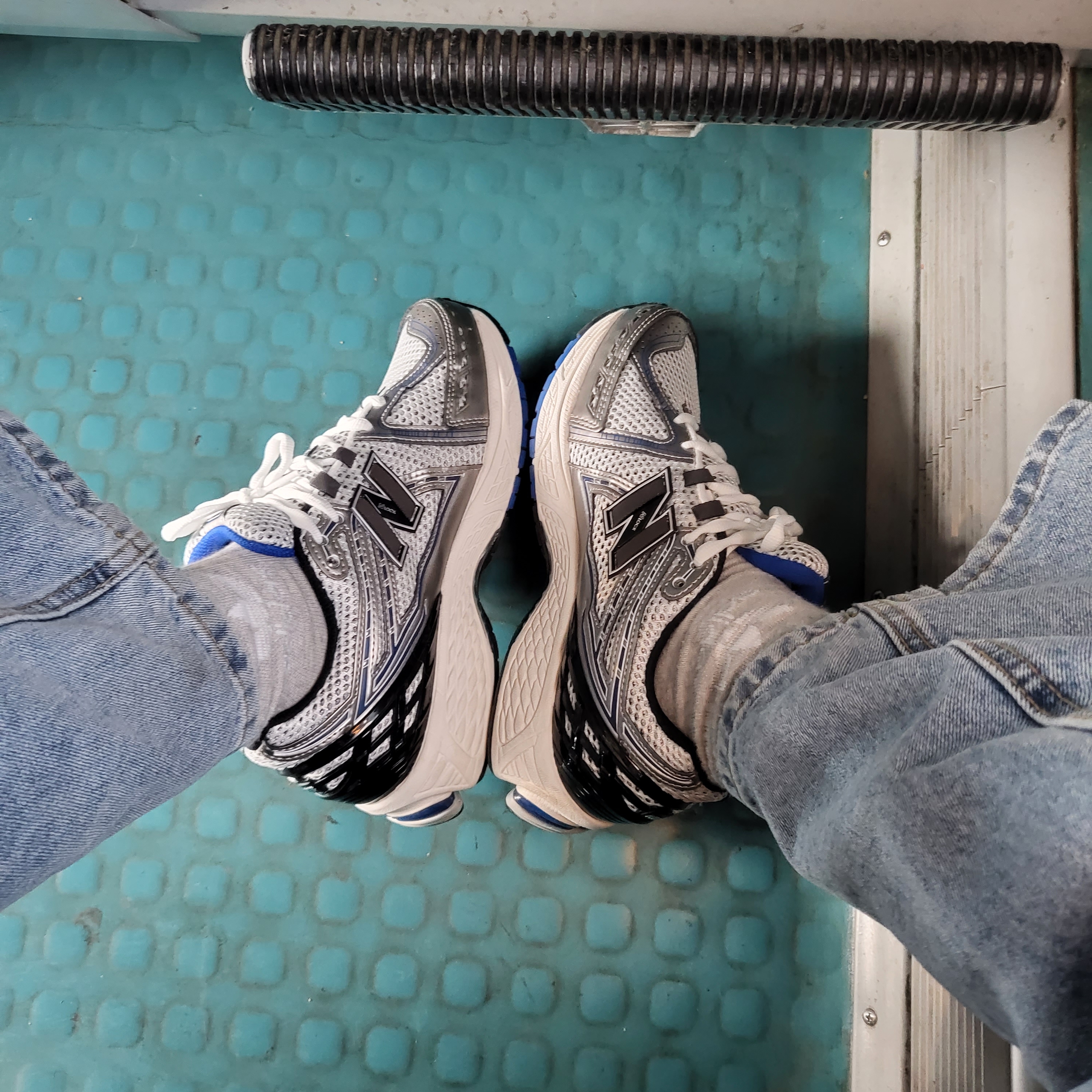 New Balance 1906R Silver Metallic 착용 스타일 - 3