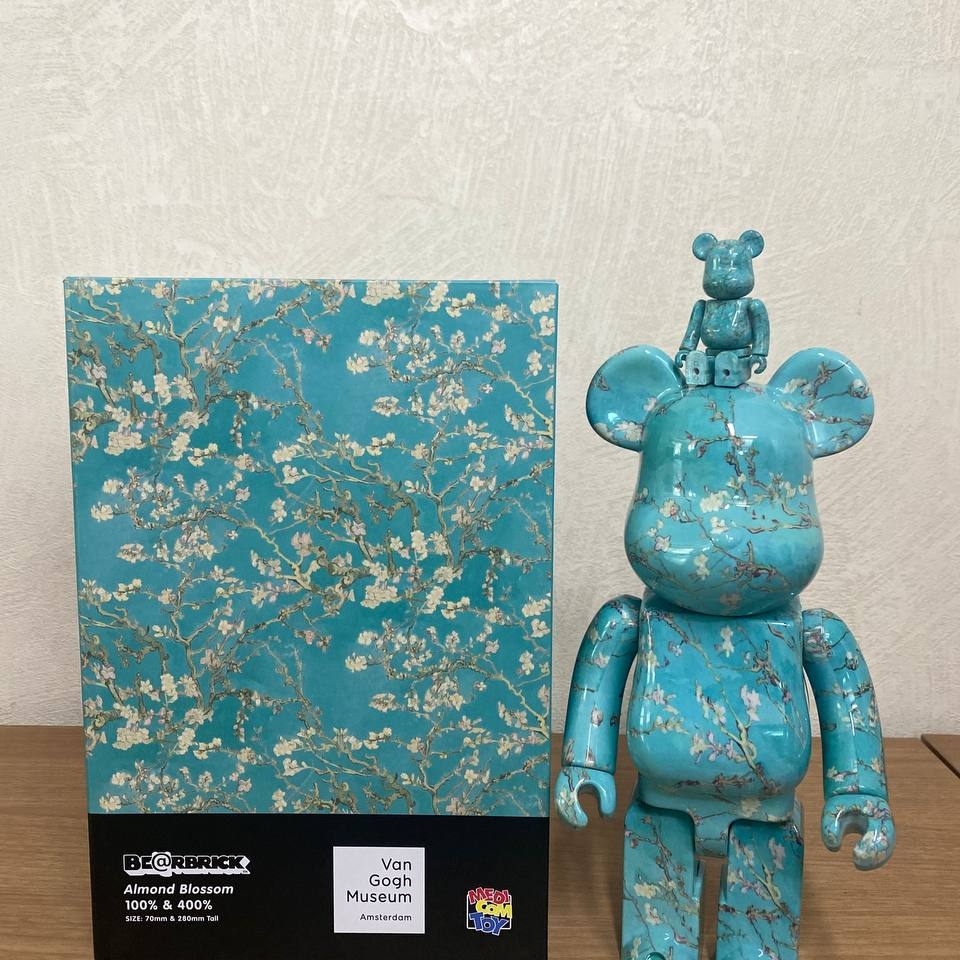 Bearbrick x Vincent Van Gogh Museum Almond Blossom 100% & 400% Set 착용 스타일