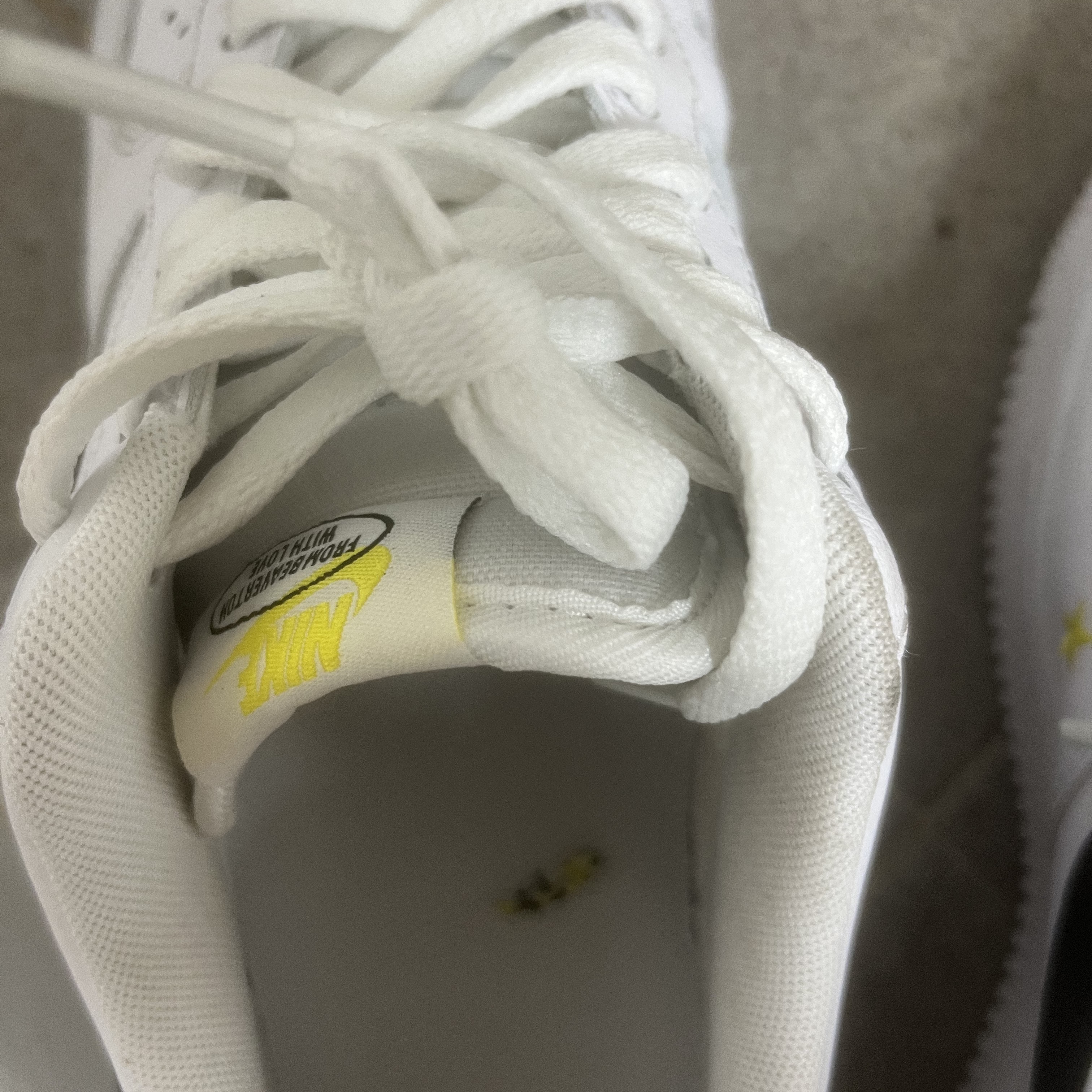 Nike Air Force 1 '07 LV8 2 Have a Nike Day 착용 스타일