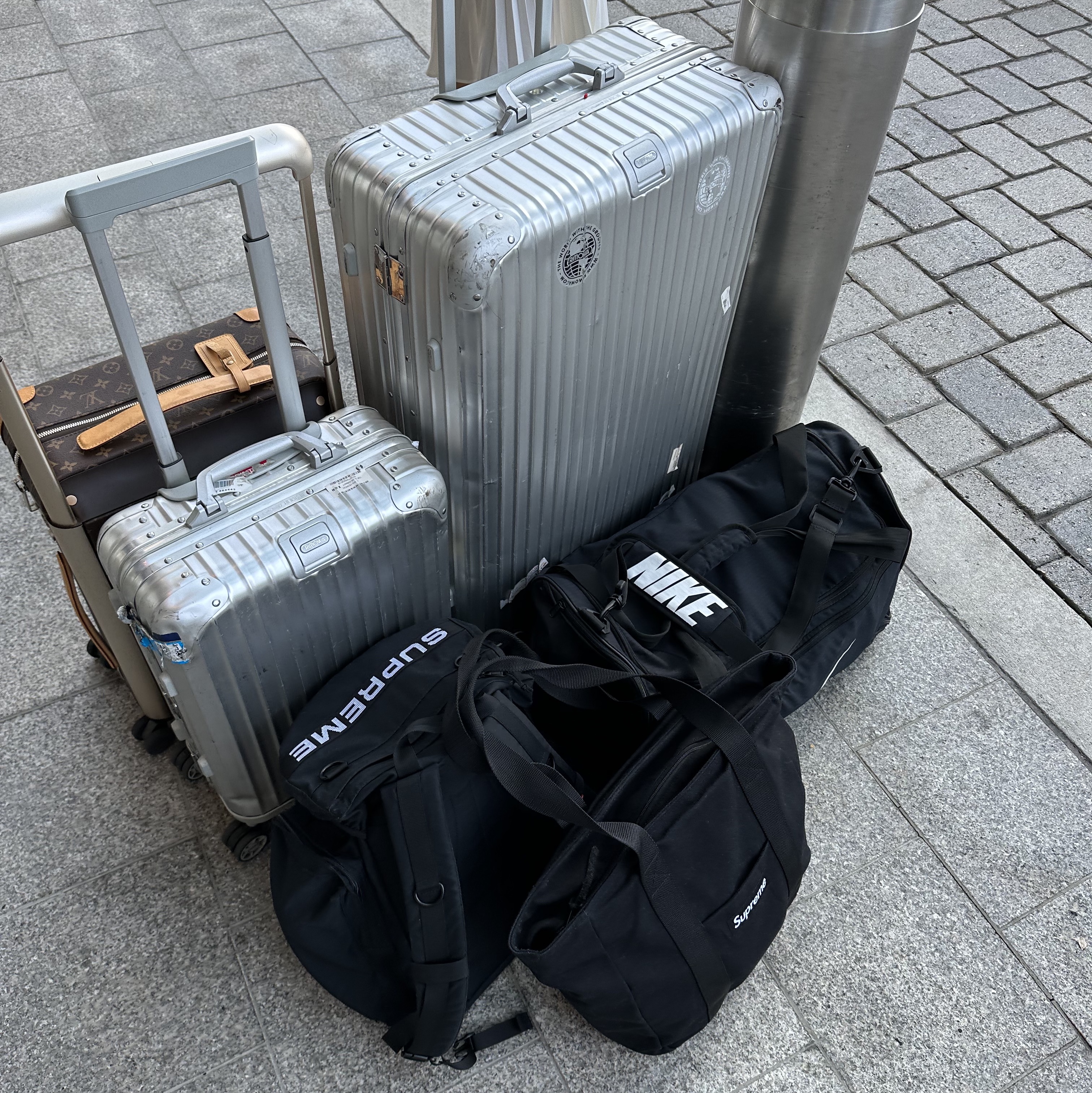 Supreme Canvas Tote Black, Supreme x Umbro Jacquard Animal Print Soccer Jersey Black - 23SS 착용 스타일 - 3