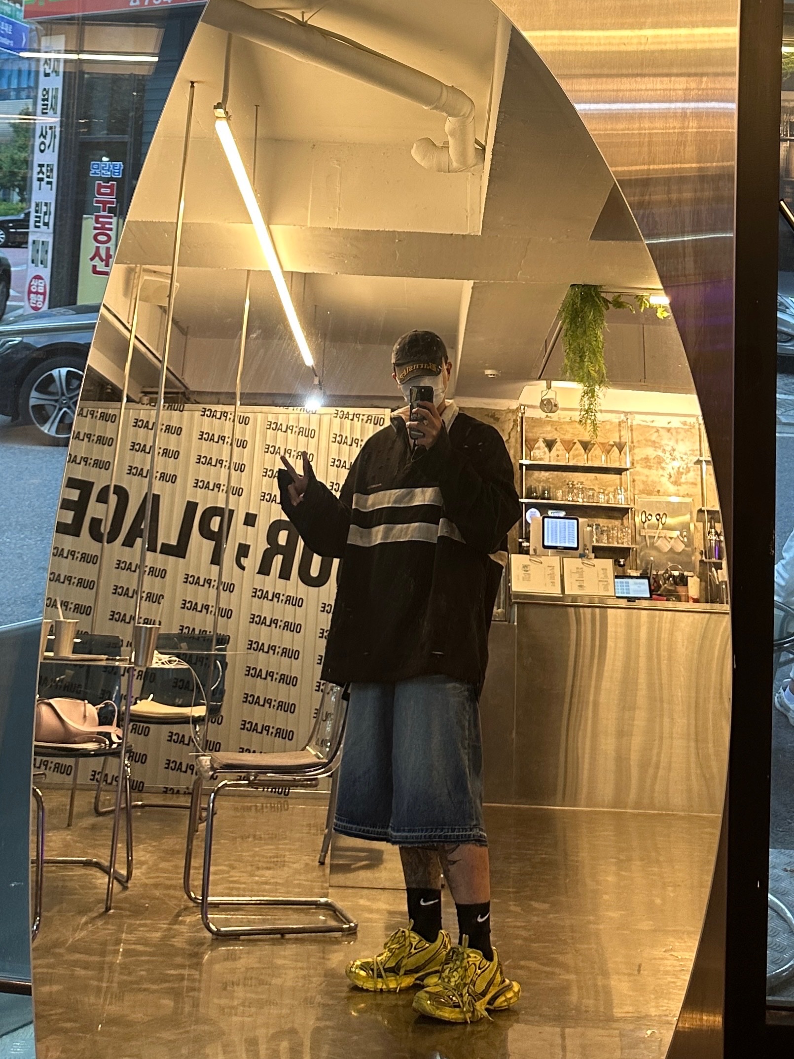 Balenciaga 3XL Sneakers Yellow Black, Project G/R Bullied Polo Shirts Black 착용 스타일 - 4