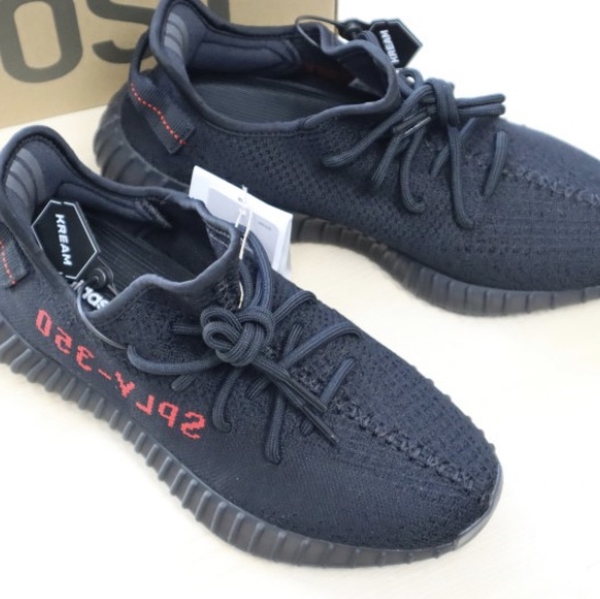 Adidas Yeezy Boost 350 V2 Black Red 2020 착용 스타일