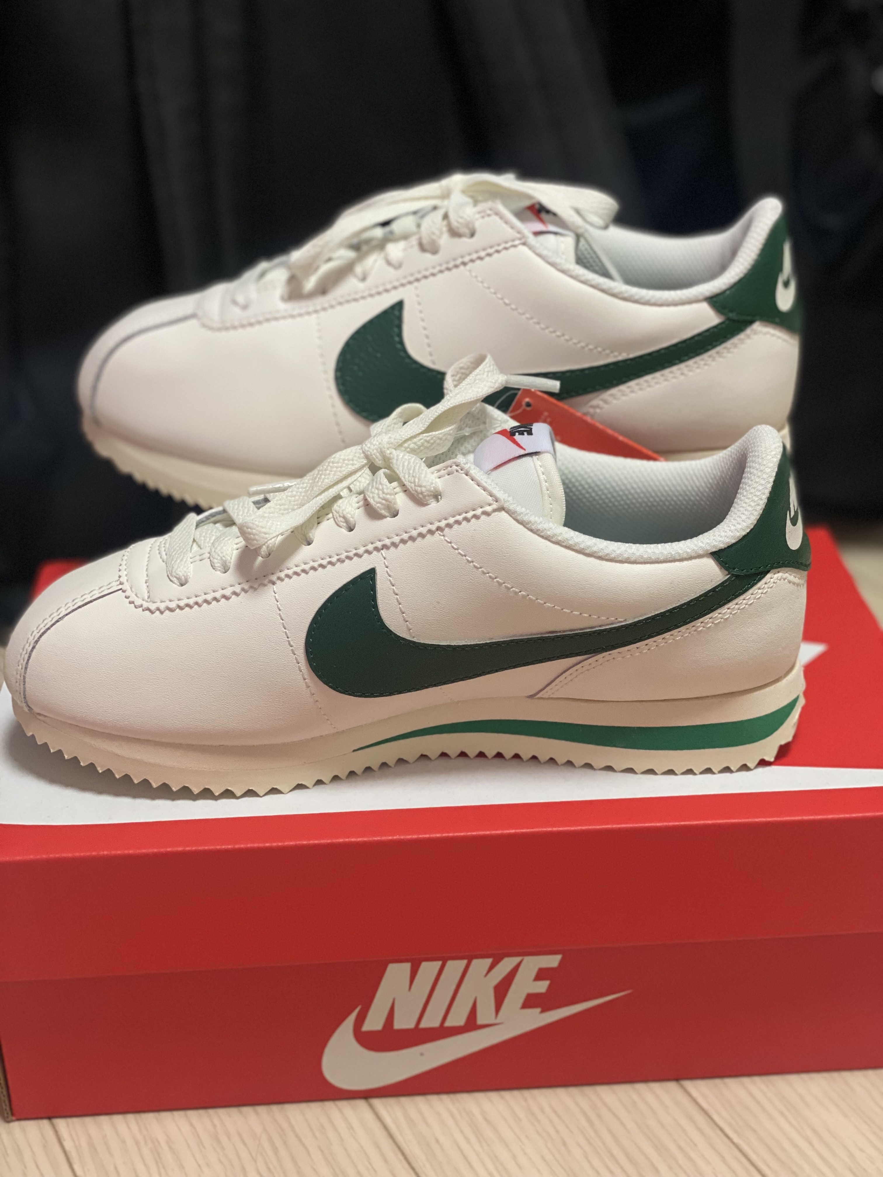 (W) Nike Cortez Gorge Green and Malachite 착용 스타일