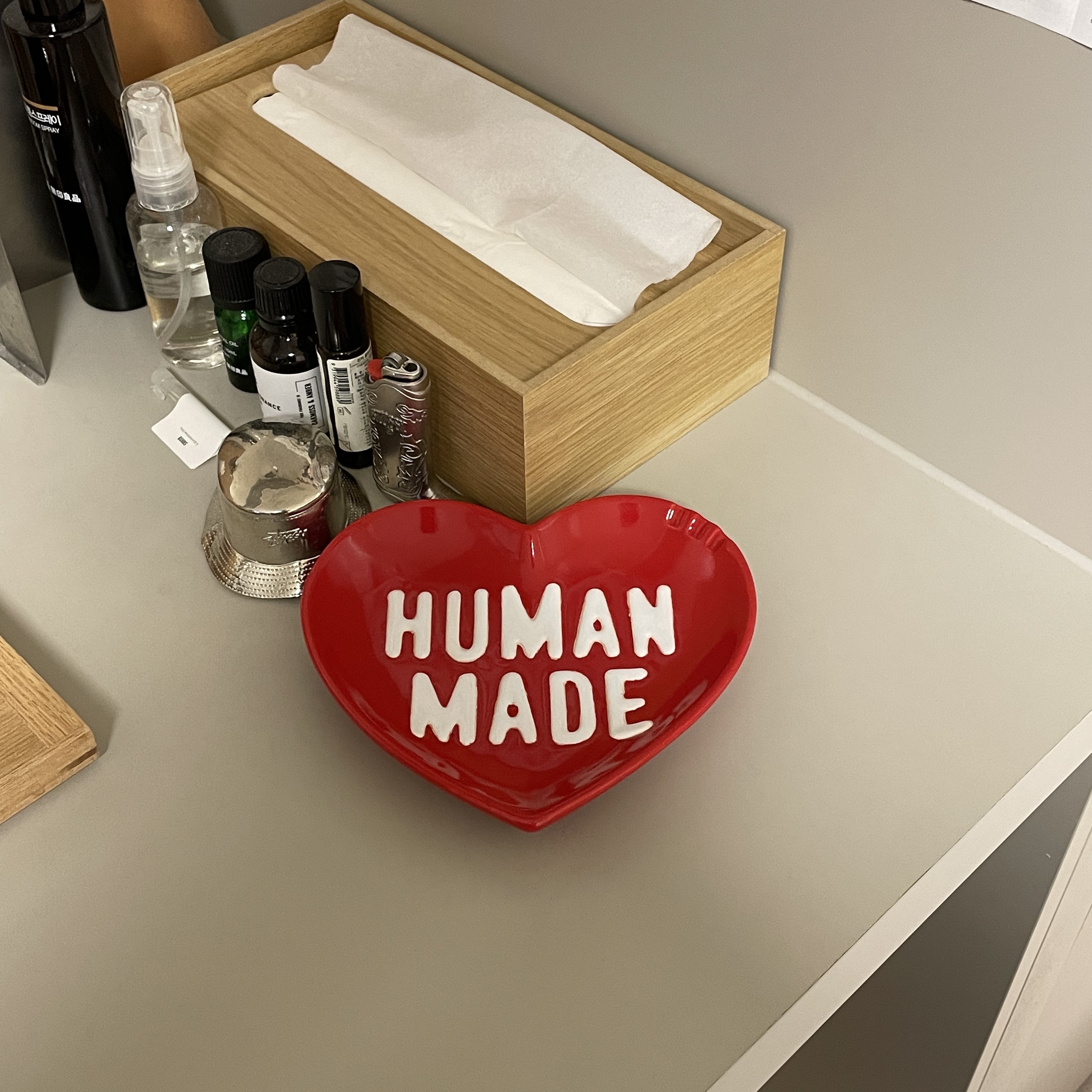 Human Made Heart Ceramics Tray Red 착용 스타일
