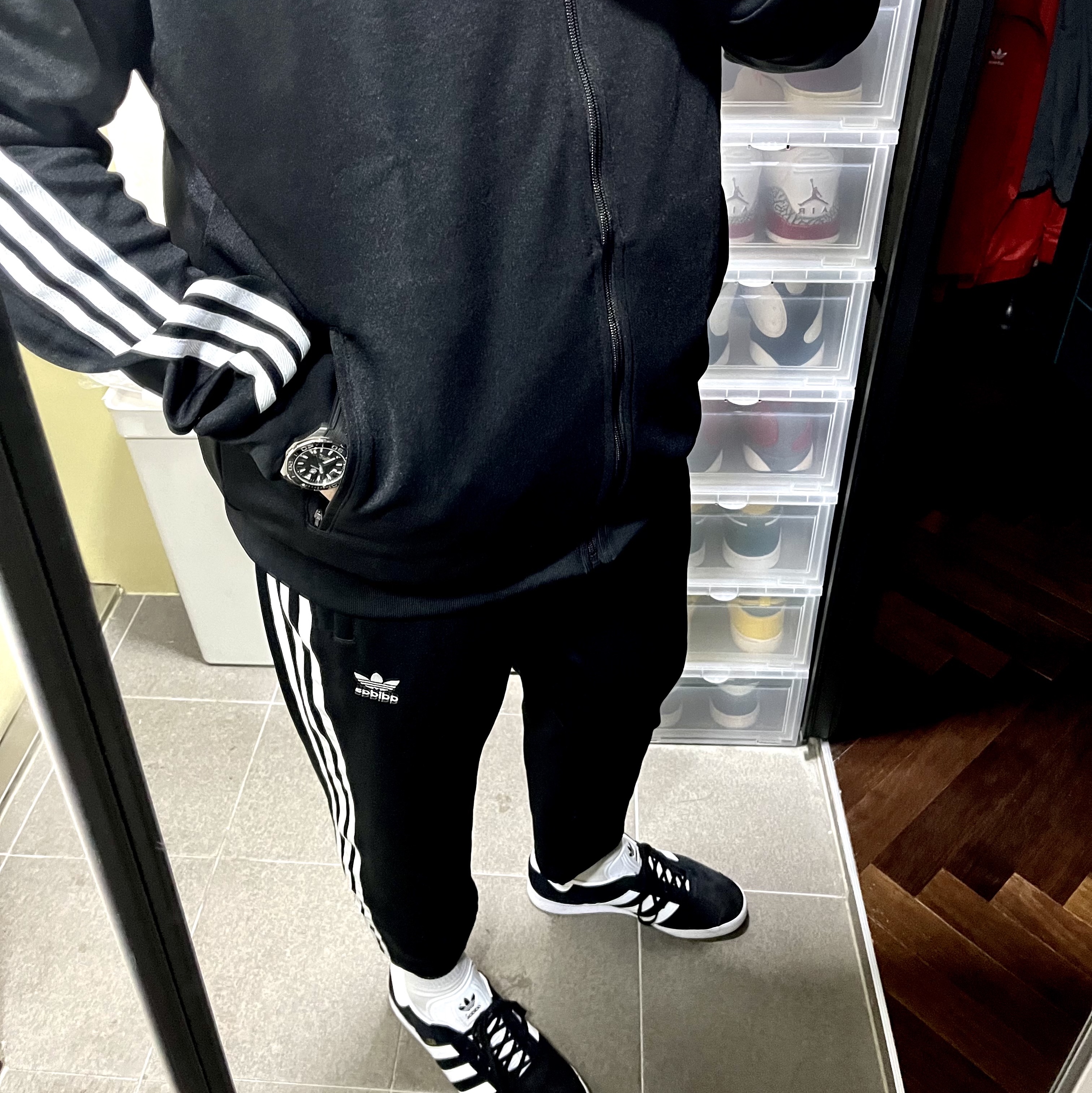 Adidas Gazelle Core Black White 착용 스타일 - 2