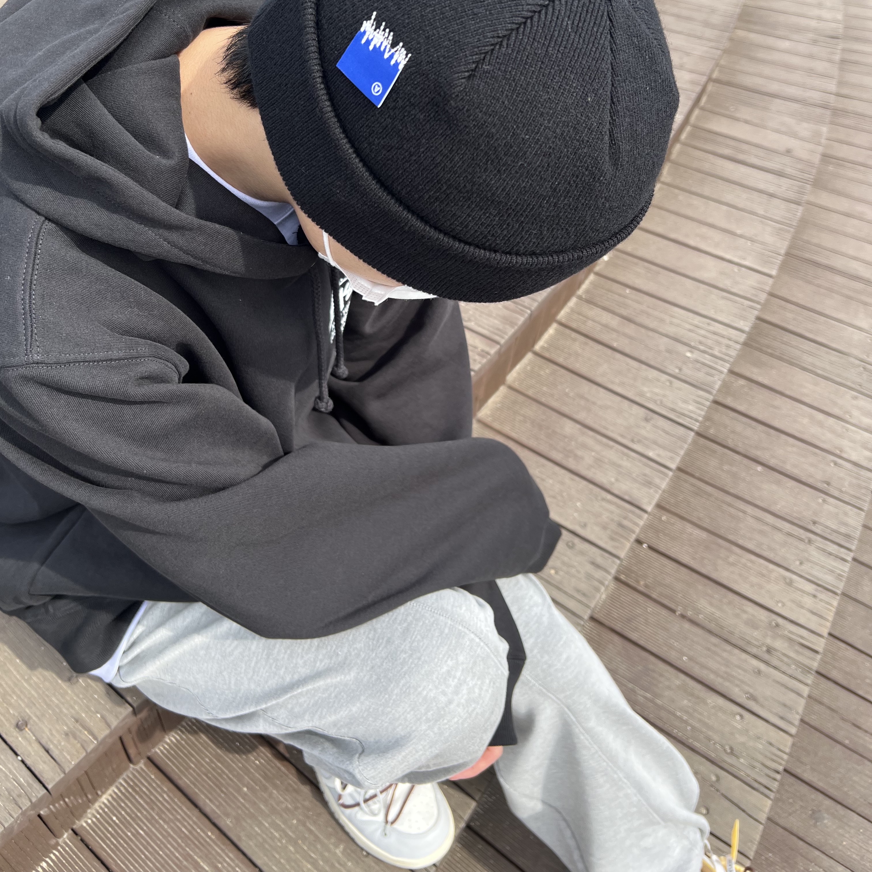 Ader Error Sig; TRS/BL Tag Beanie 02 Noir, Stussy World Tour Hoodie Black 2022 착용 스타일
