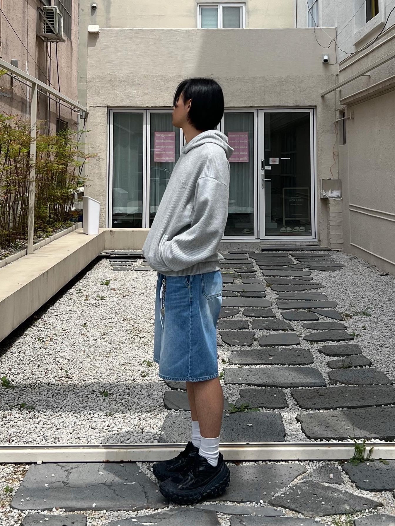 Balenciaga Defender Sneakers Black 착용 스타일 - 4