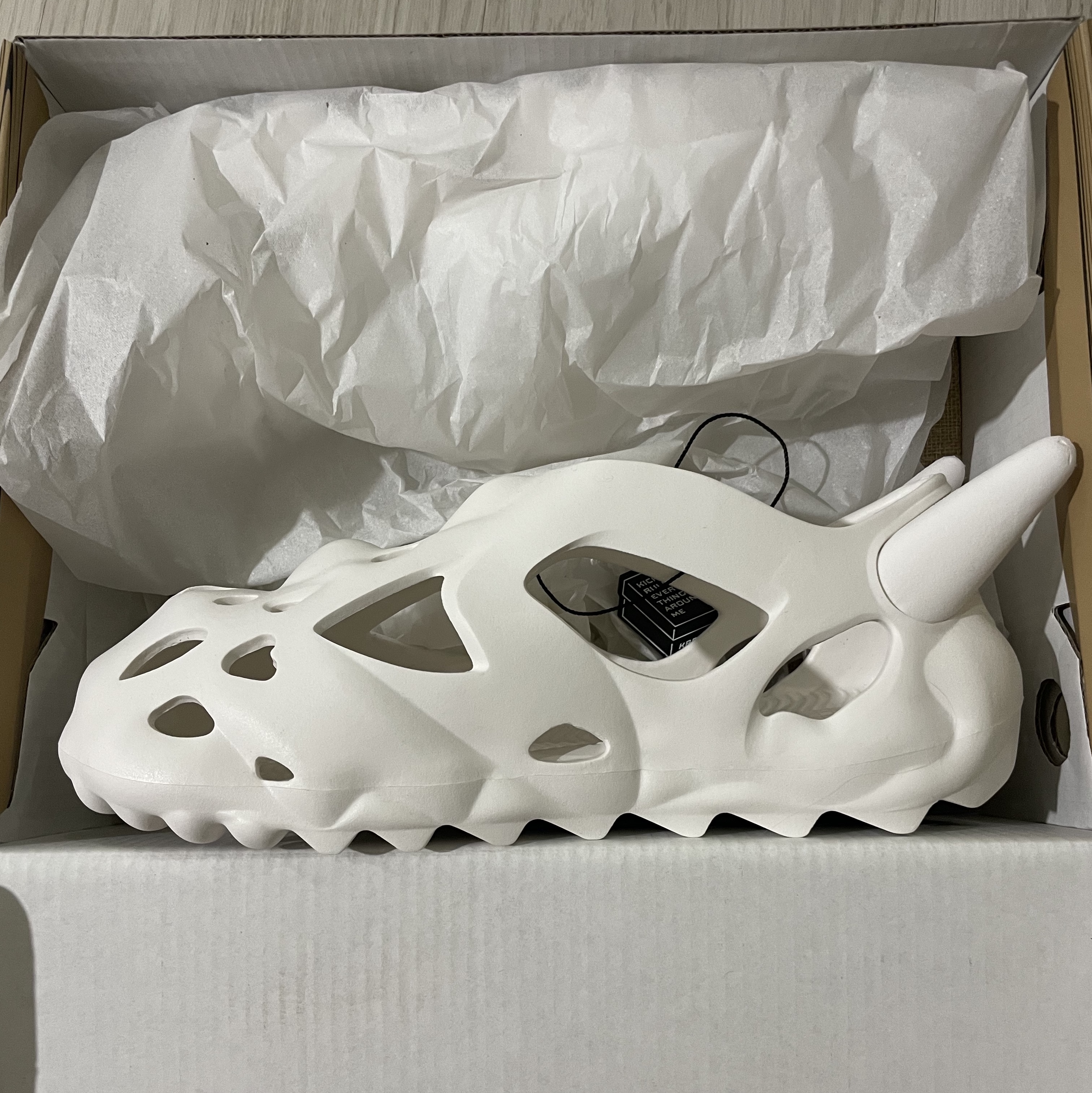 Esenes Worldwide Boneheads Qbone White 착용 스타일