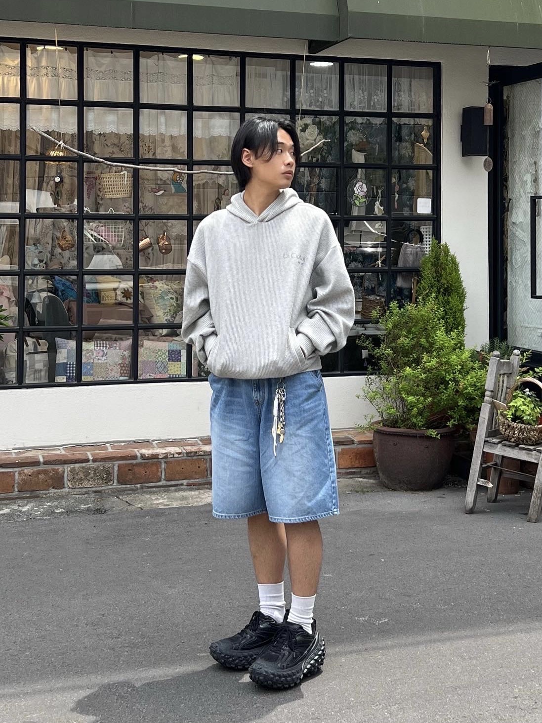 Balenciaga Defender Sneakers Black 착용 스타일 - 3