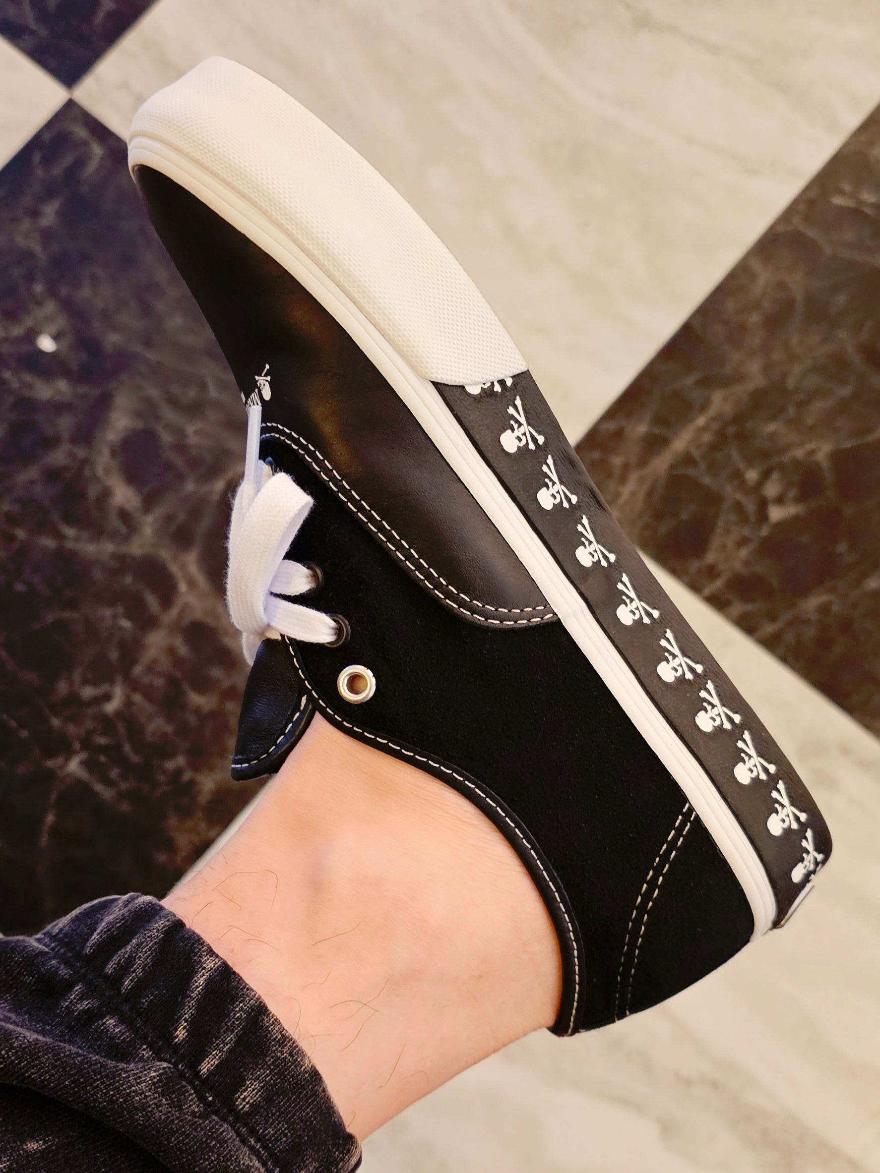 Vans Vault x Mastermind World Authentic LX Black 착용 스타일 - 4