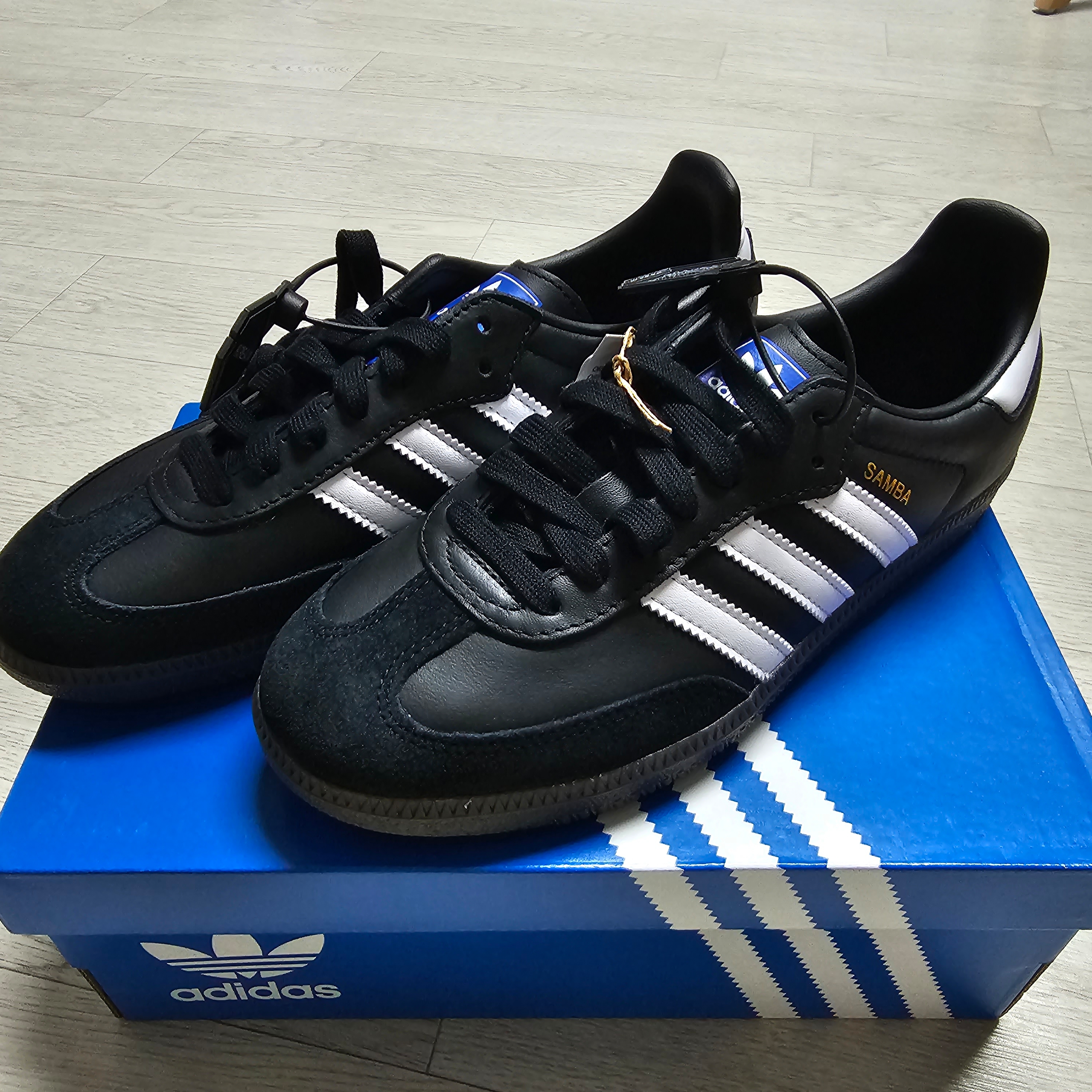 Adidas Samba OG Black White Gum 착용 스타일 - 2