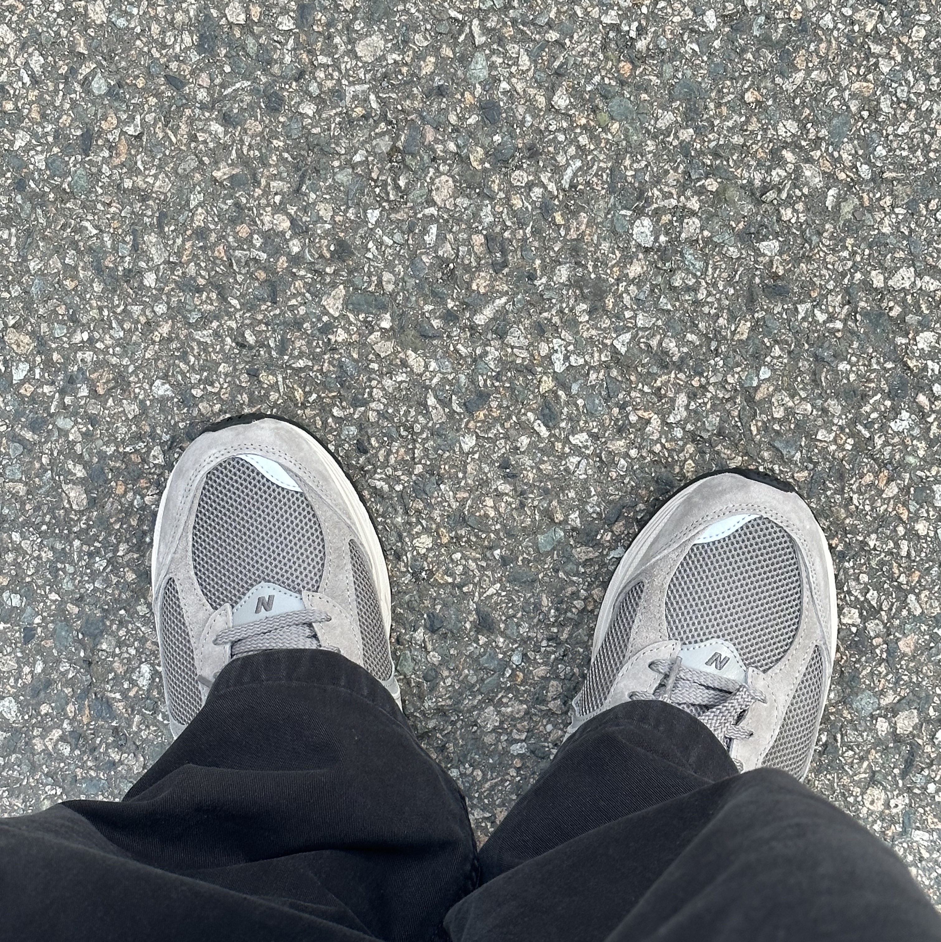 New Balance 2002R Grey 착용 스타일
