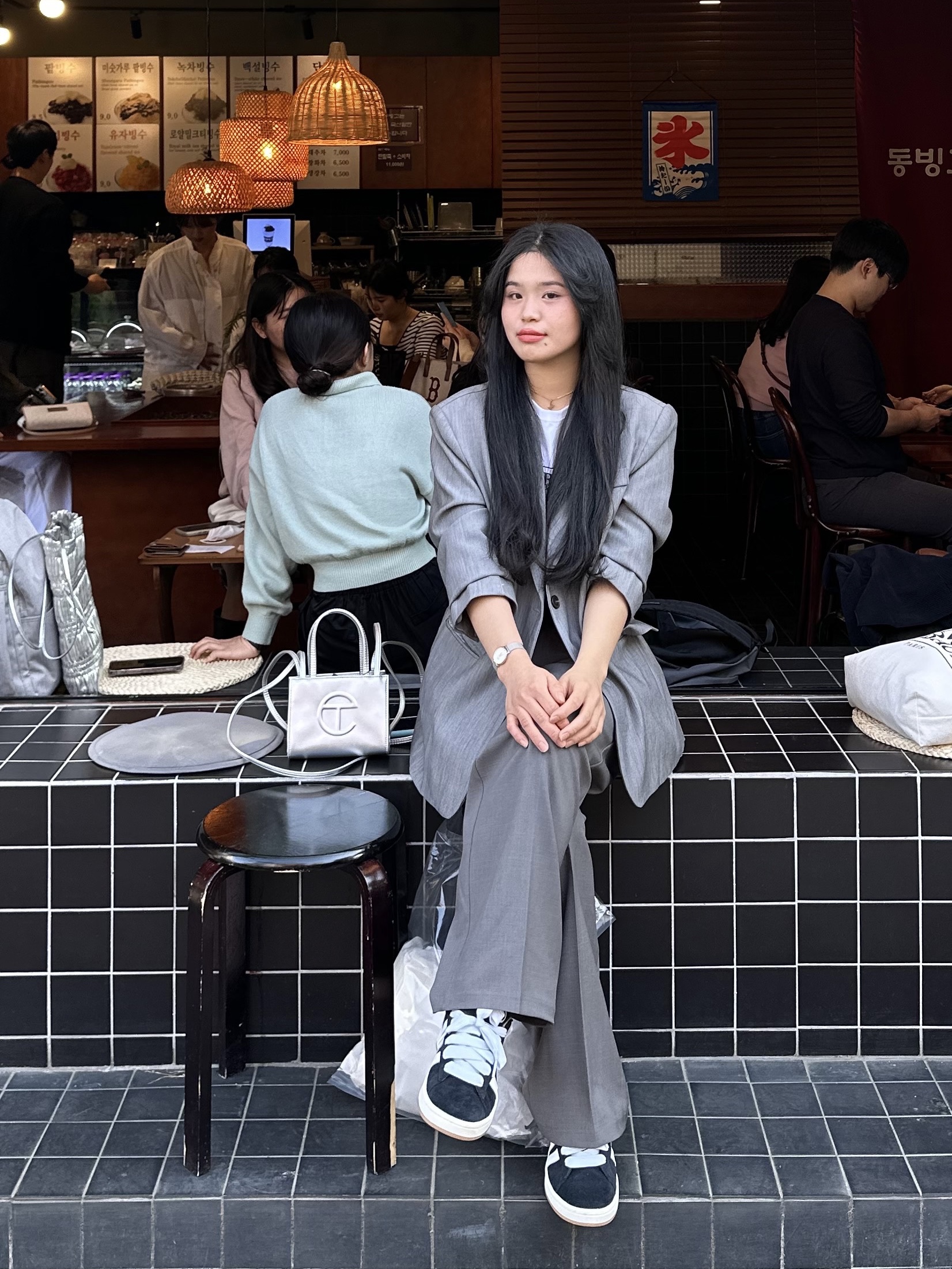 Adidas Campus 00s Core Black Cloud White, Telfar Small Shopping Bag Silver 착용 스타일