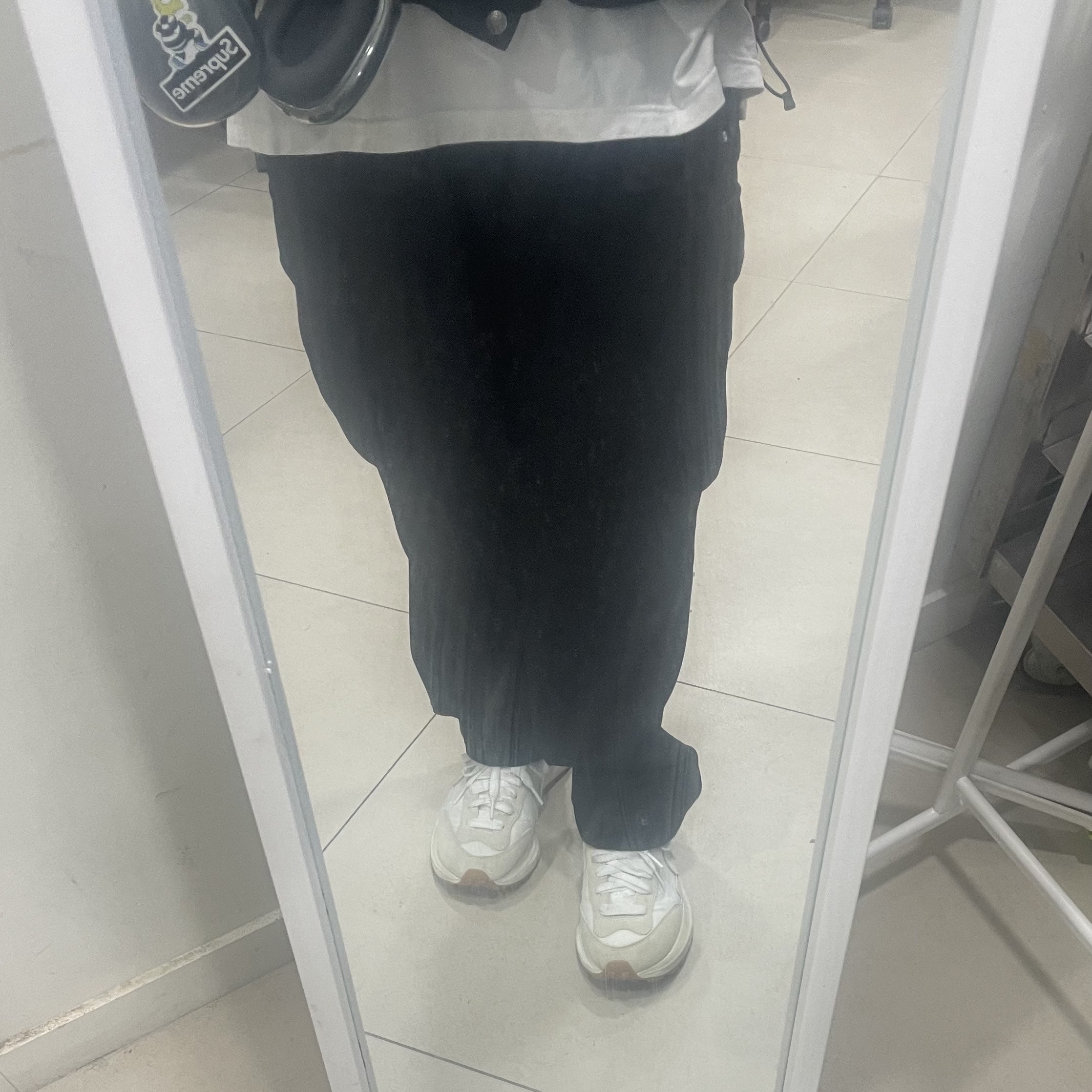 Nike x Sacai VaporWaffle White and Gum, Apple AirPods Max Lightning Space Gray (Korean Ver.) 착용 스타일