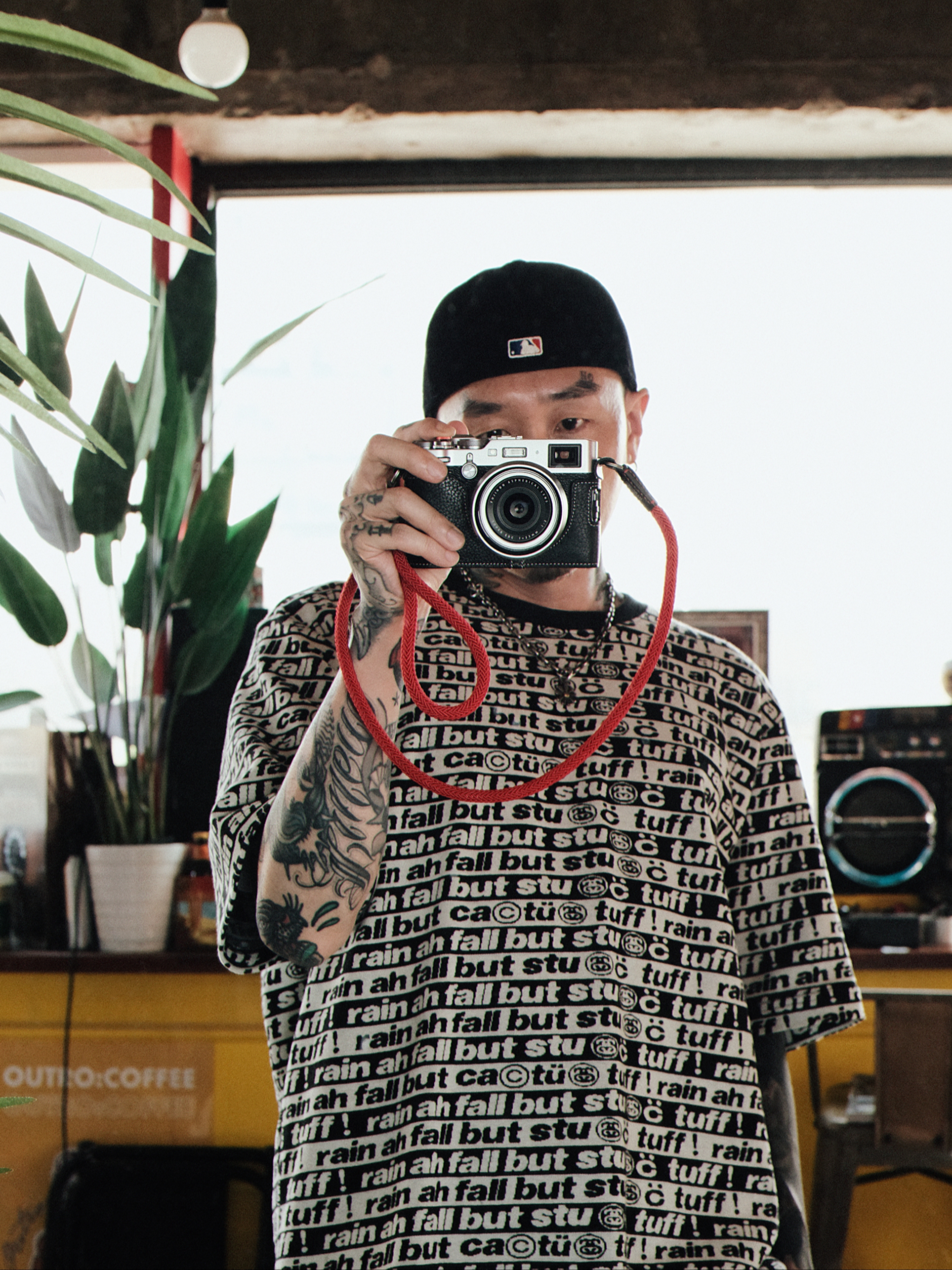 Supreme Body Snatchers T-Shirt Navy - 23SS, Supreme Checks Embroidered Jean Blue - 20SS 착용 스타일 - 4