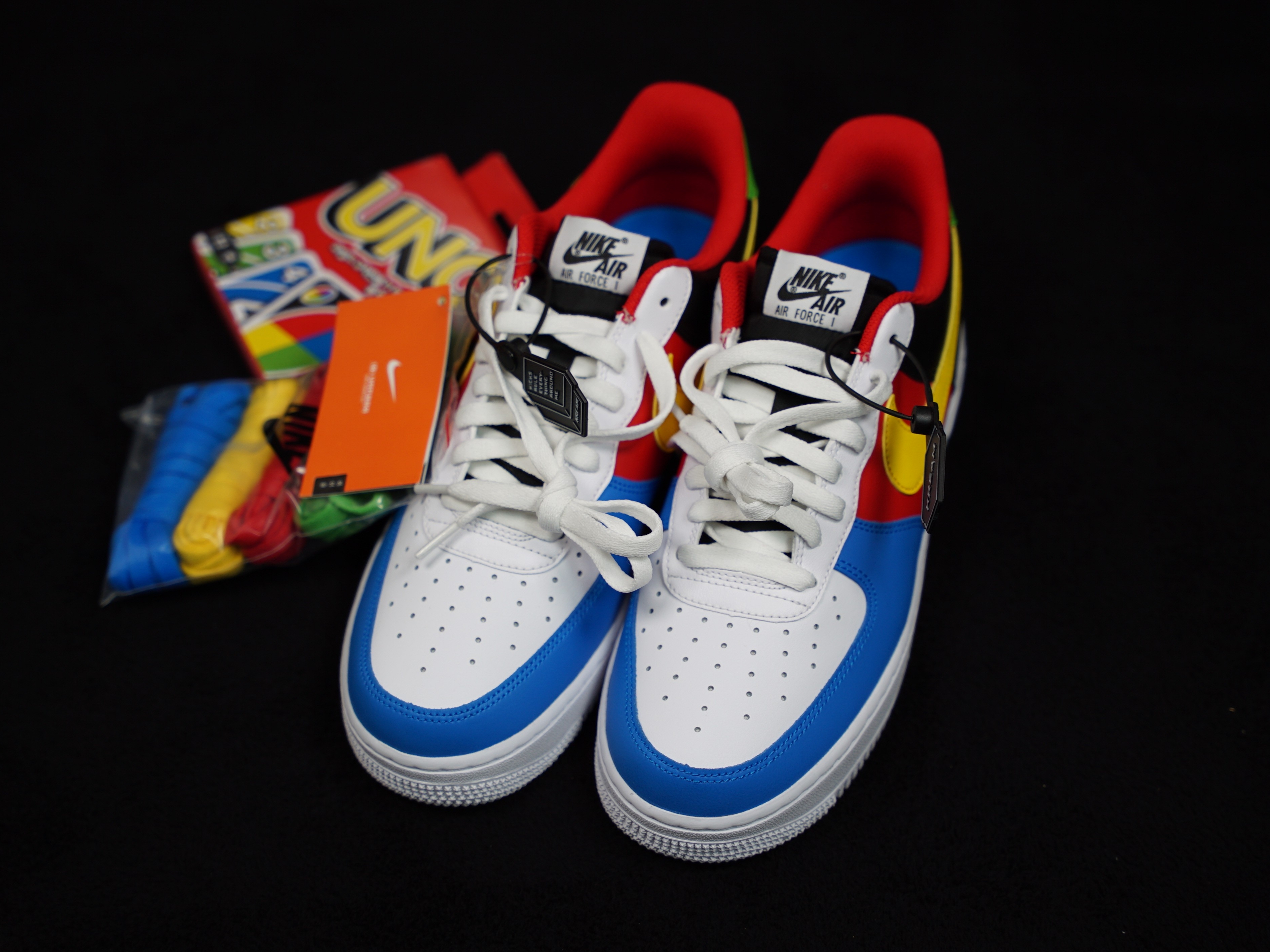 Nike x UNO Air Force 1 '07 QS White Yellow Zest 착용 스타일 - 1