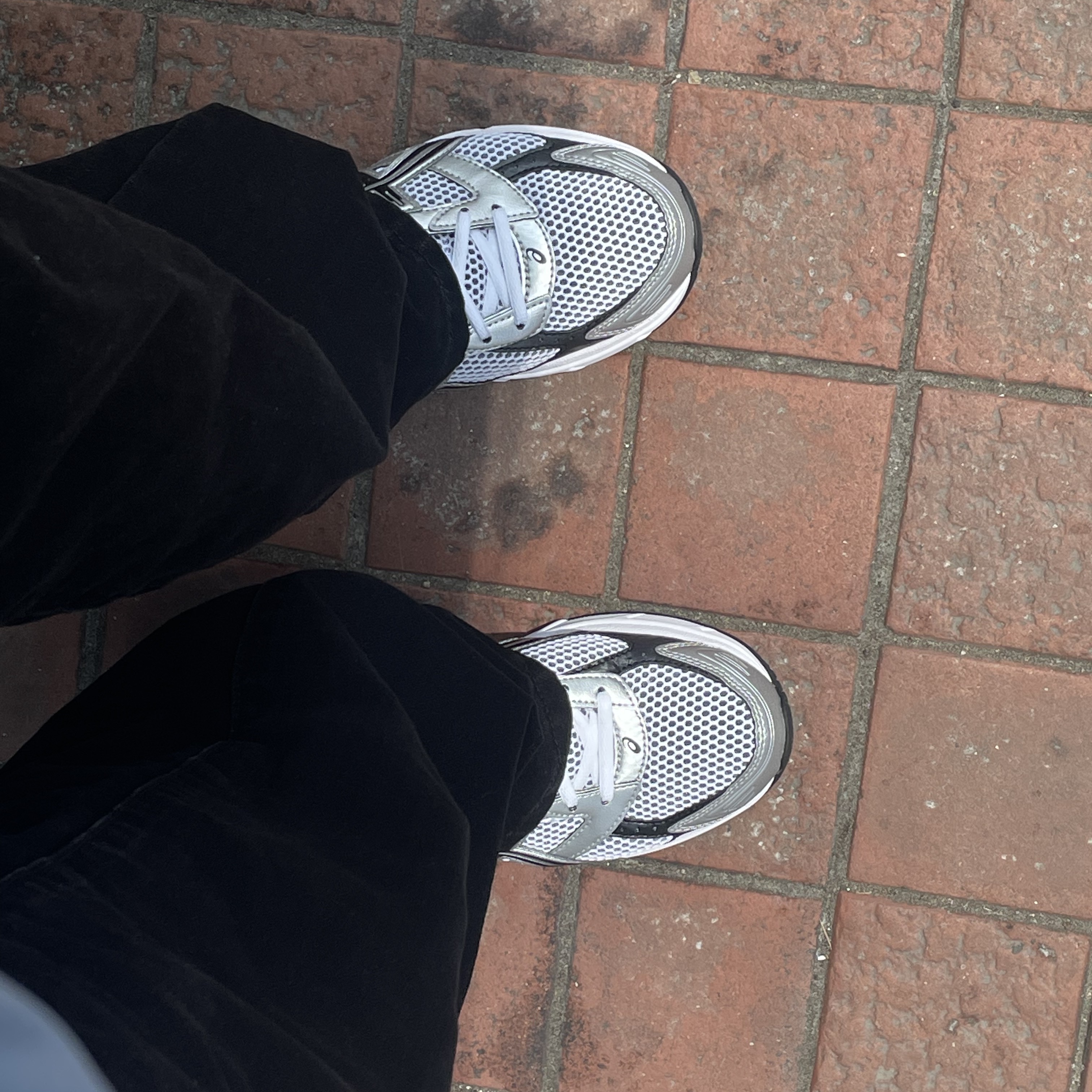 Asics Gel-1130 White Black 착용 스타일