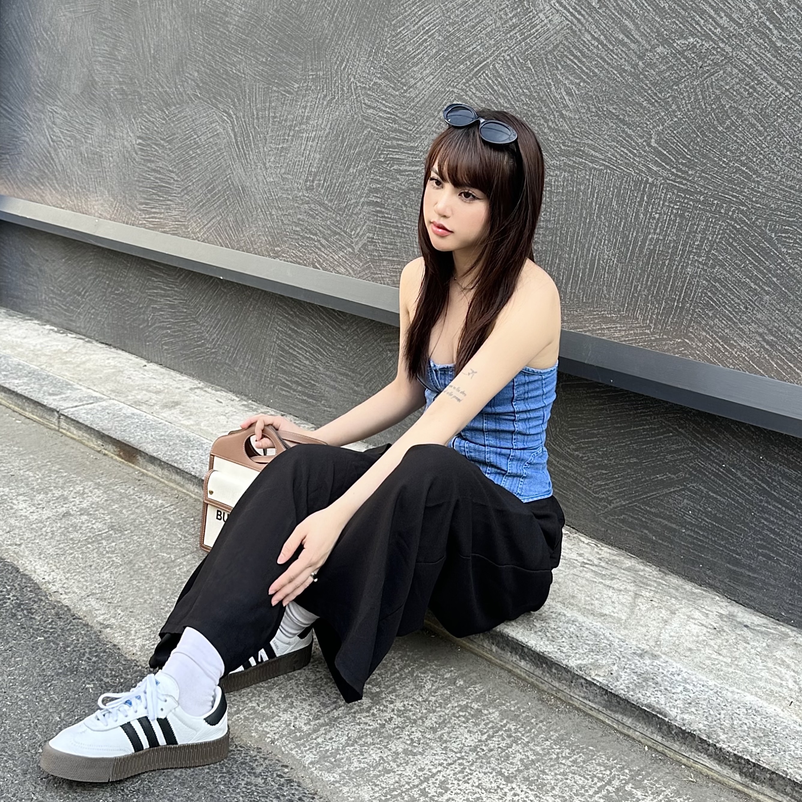 (W) Adidas Sambarose White Black Gum 착용 스타일 - 3