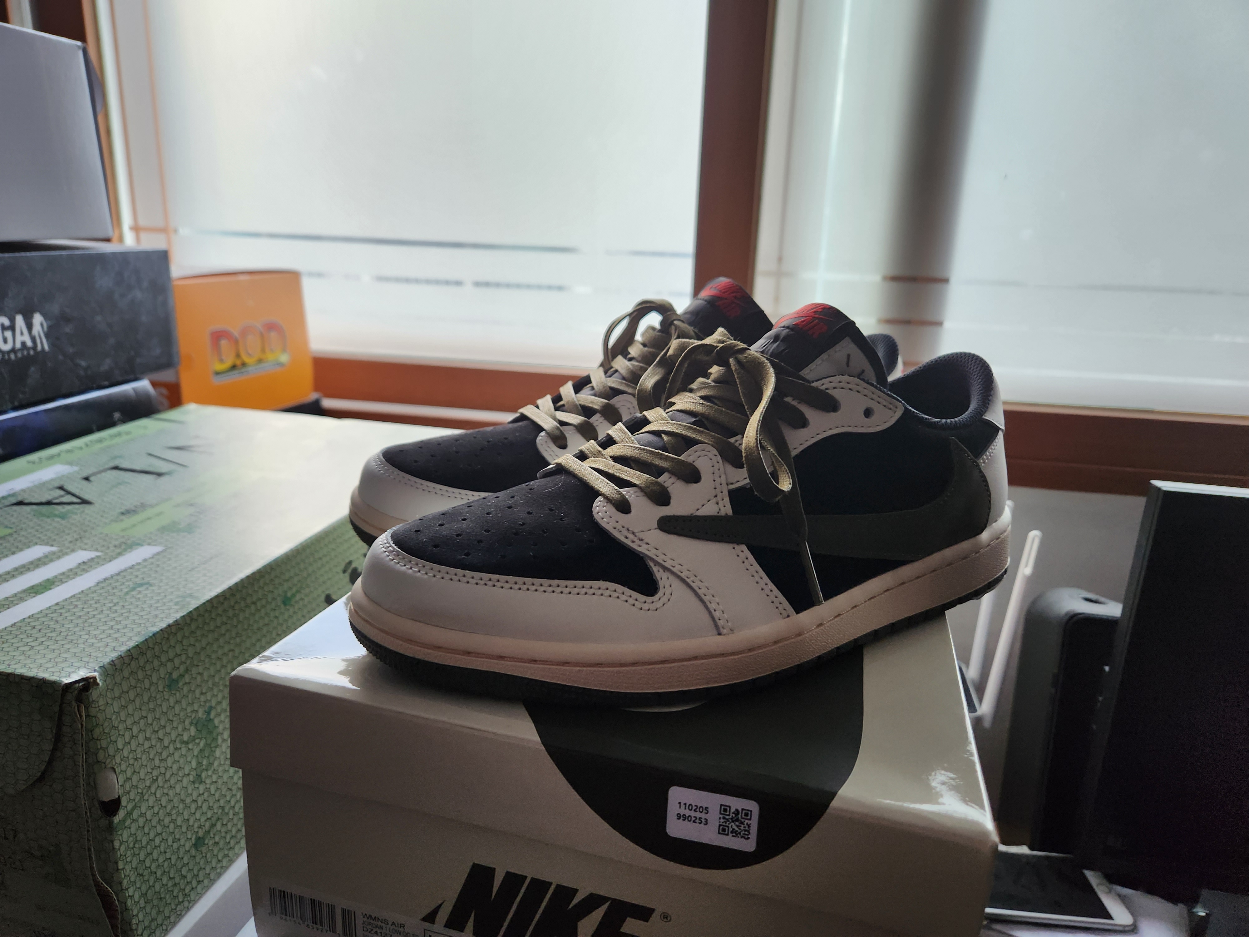 (W) Jordan 1 x Travis Scott Retro Low OG SP Medium Olive 착용 스타일