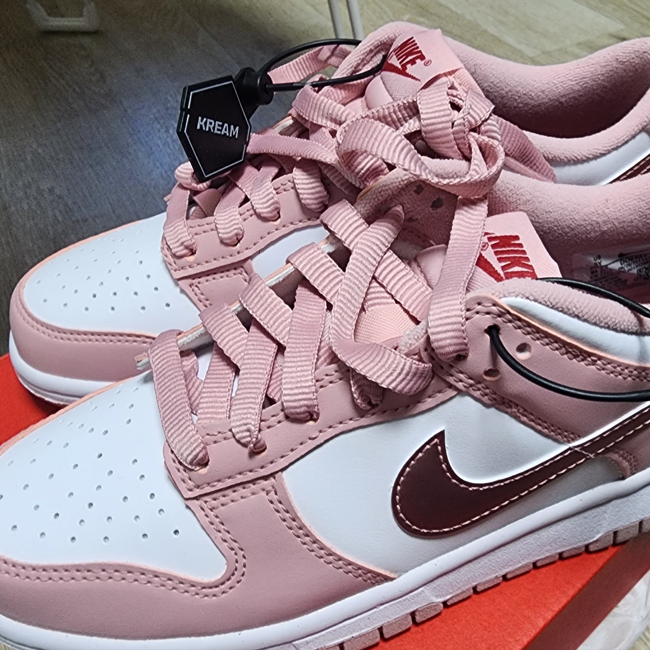(GS) Nike Dunk Low Pink Velvet 착용 스타일
