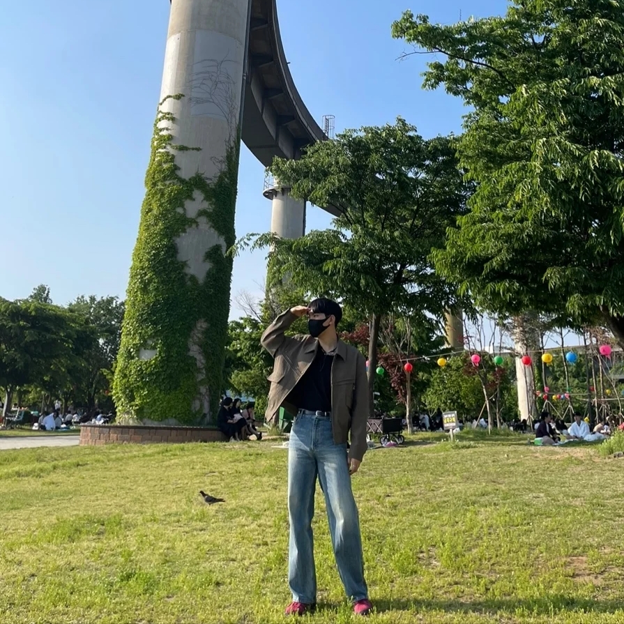 Adidas Tobacco Gruen Collegiate Burgundy 착용 스타일 - 5