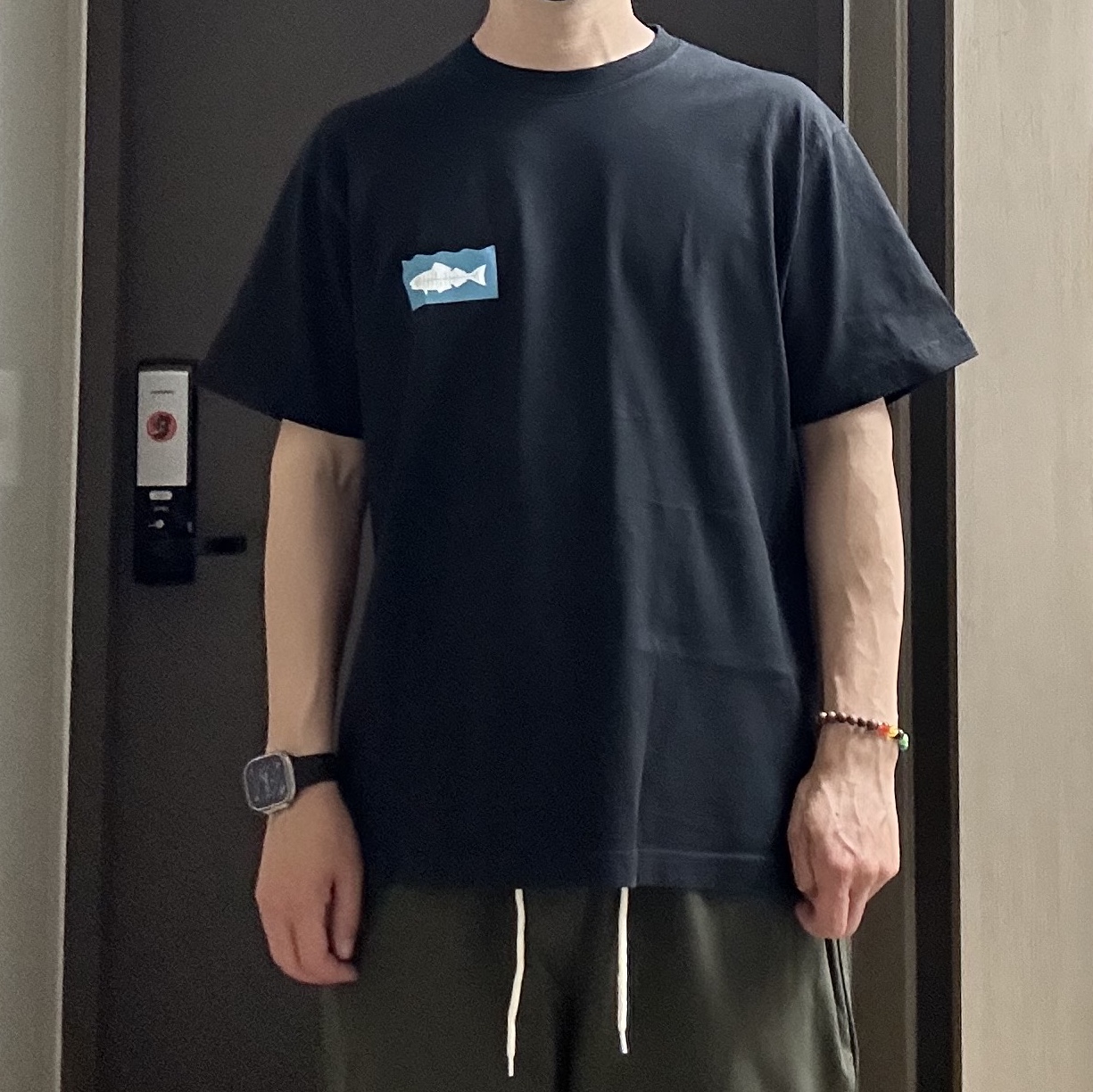 Stussy x Heal The Bay Ocean Pigment Dyed T-Shirt Black 착용 스타일 - 1