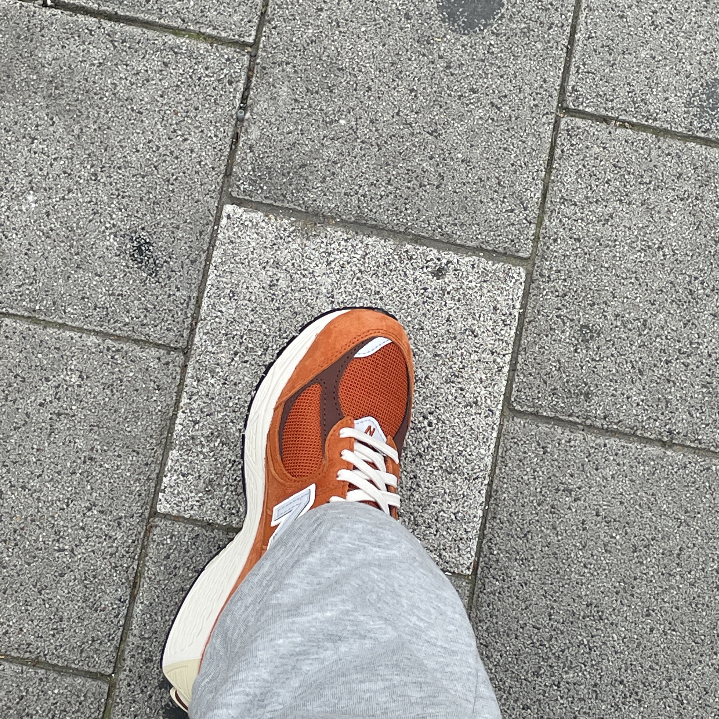New Balance 2002R Rust Oxide 착용 스타일