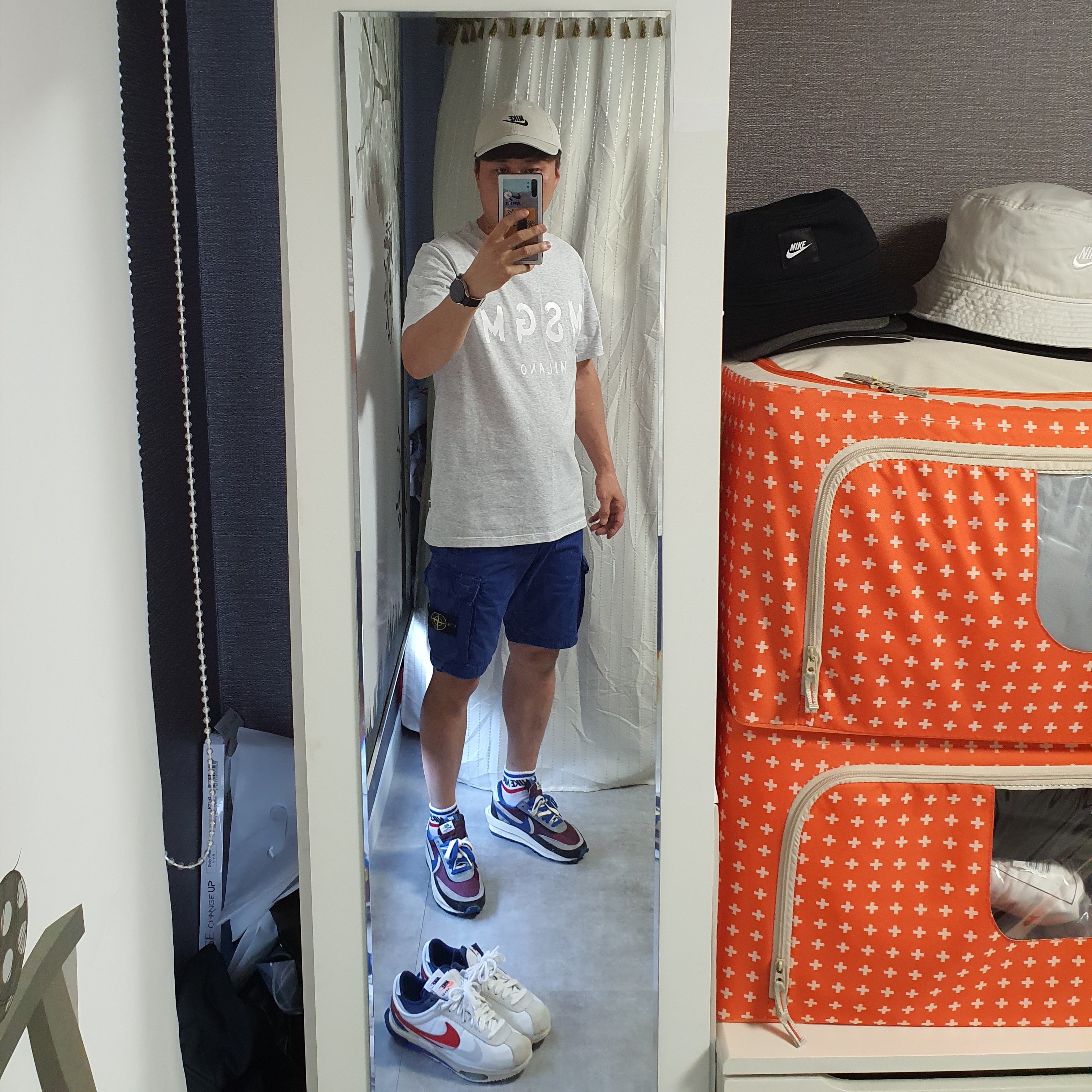 Nike x Sacai x Undercover LDWaffle Night Maroon Team Royal, Nike x Sacai Zoom Cortez SP White and University Red 착용 스타일